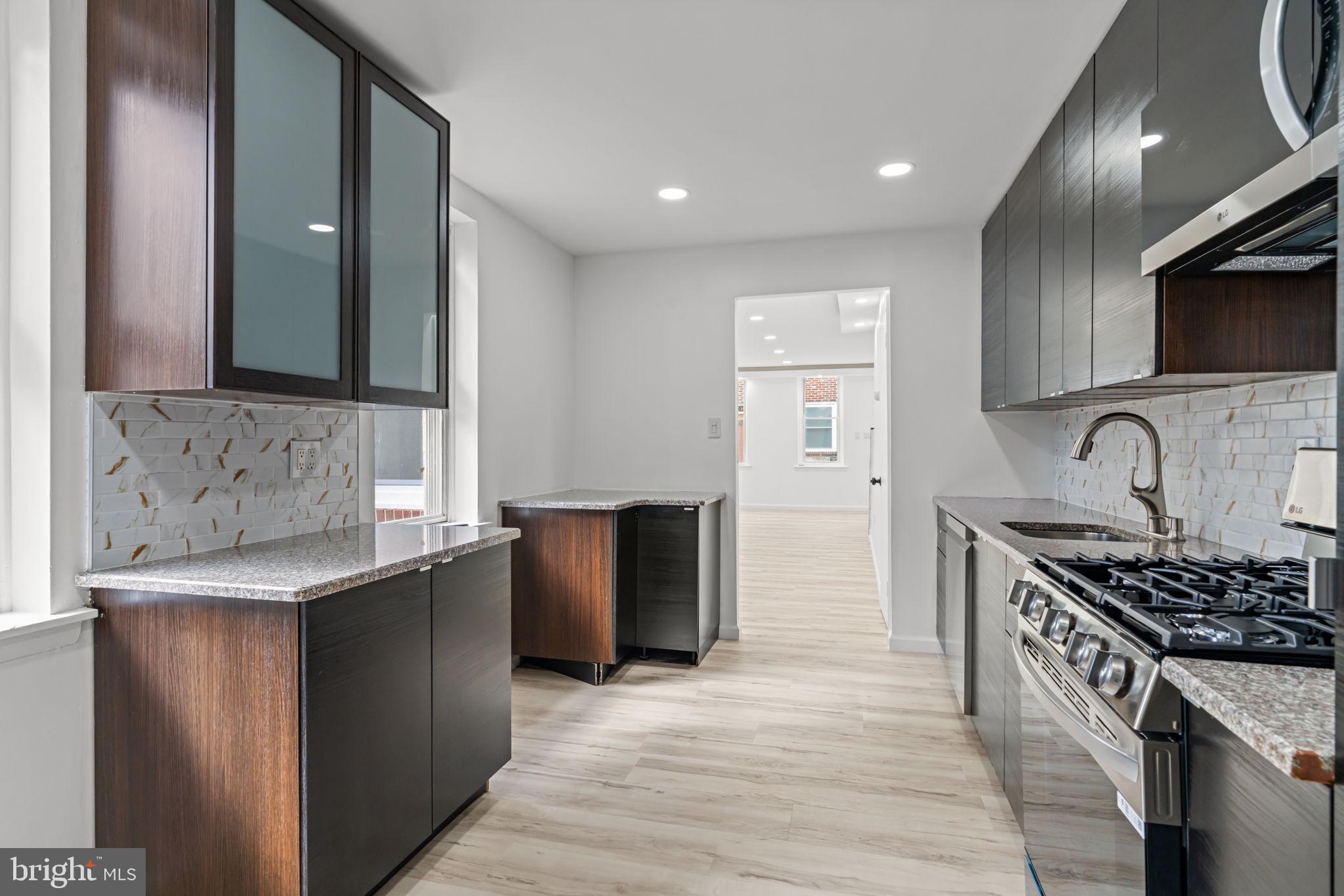 EAST KENSINGTON - Residential