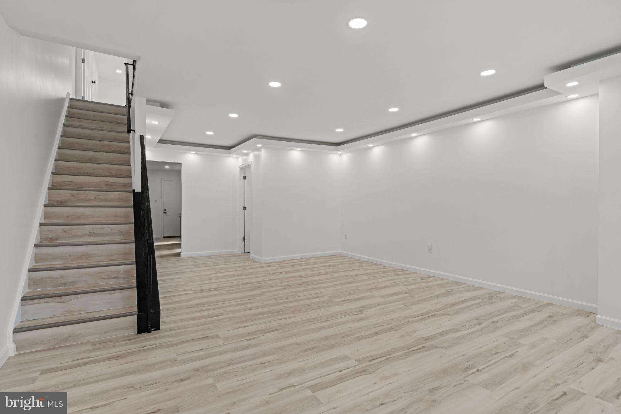 EAST KENSINGTON - Residential