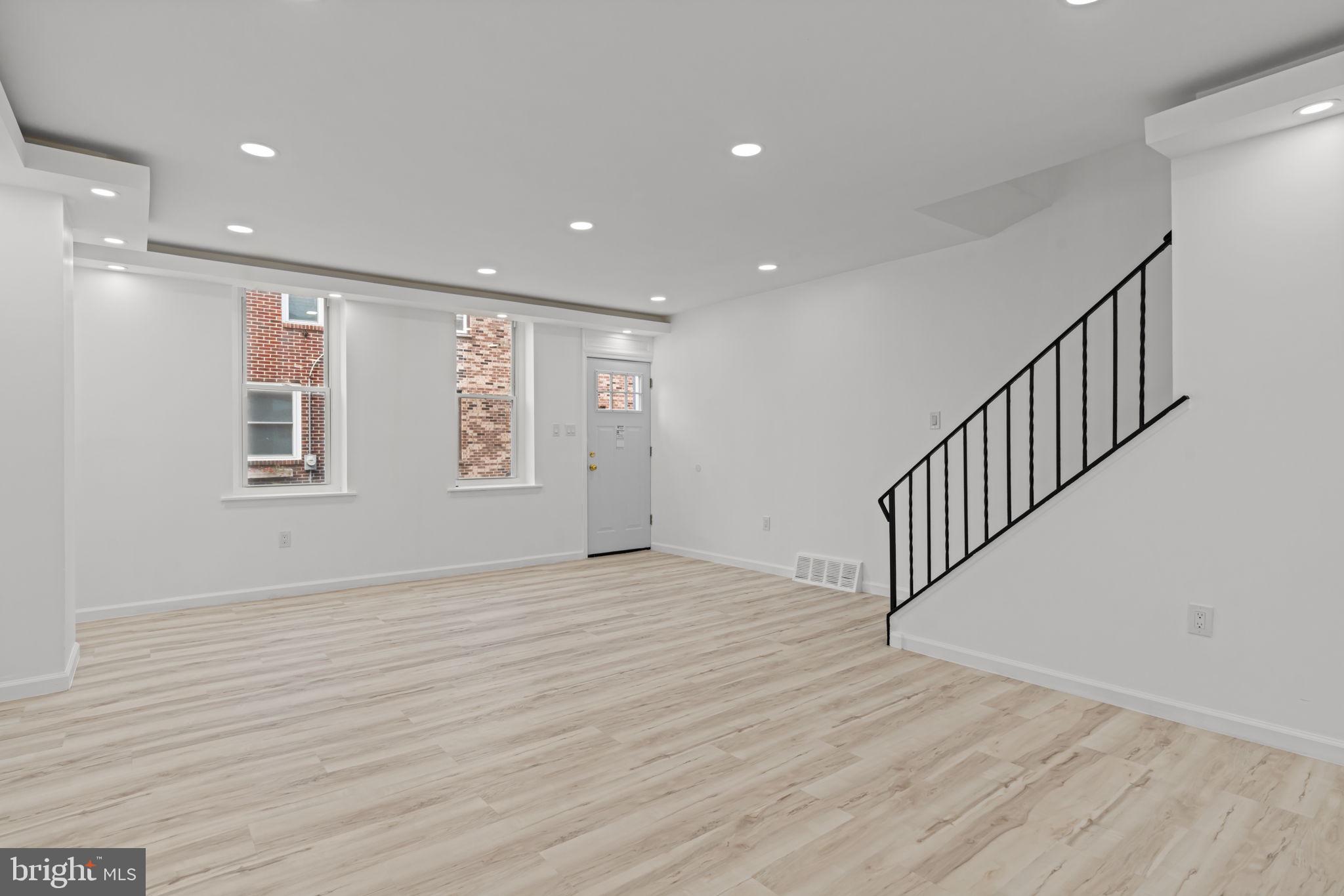 EAST KENSINGTON - Residential