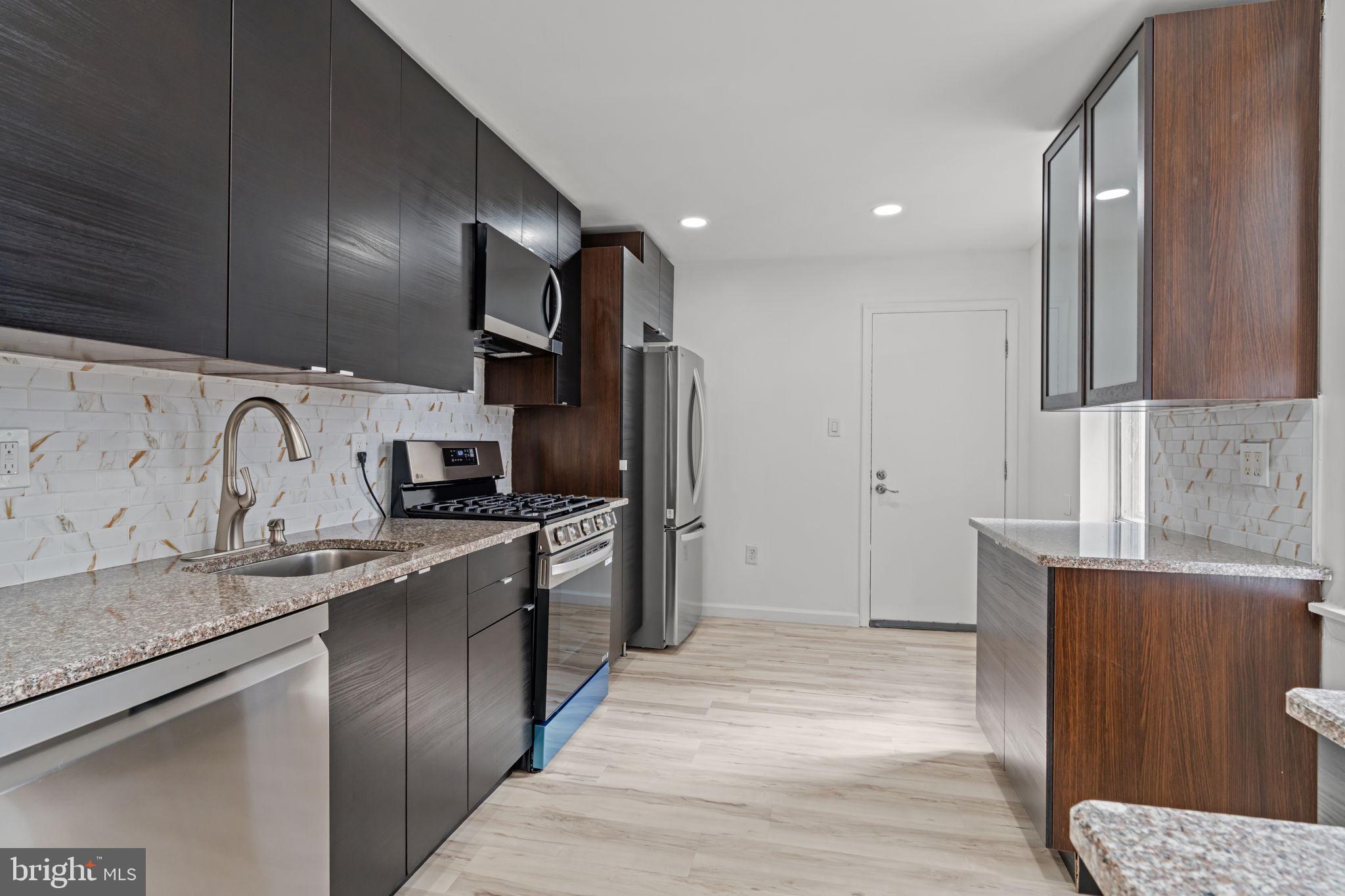 EAST KENSINGTON - Residential