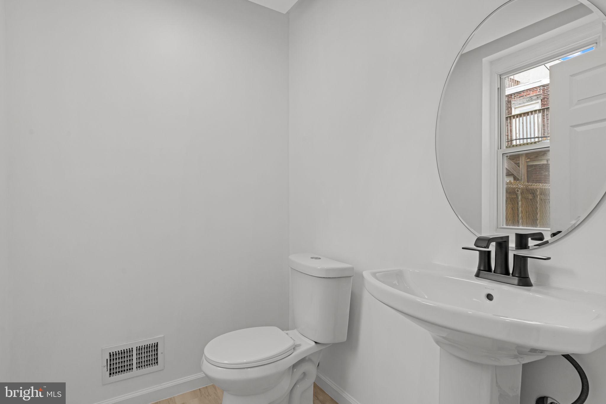 EAST KENSINGTON - Residential