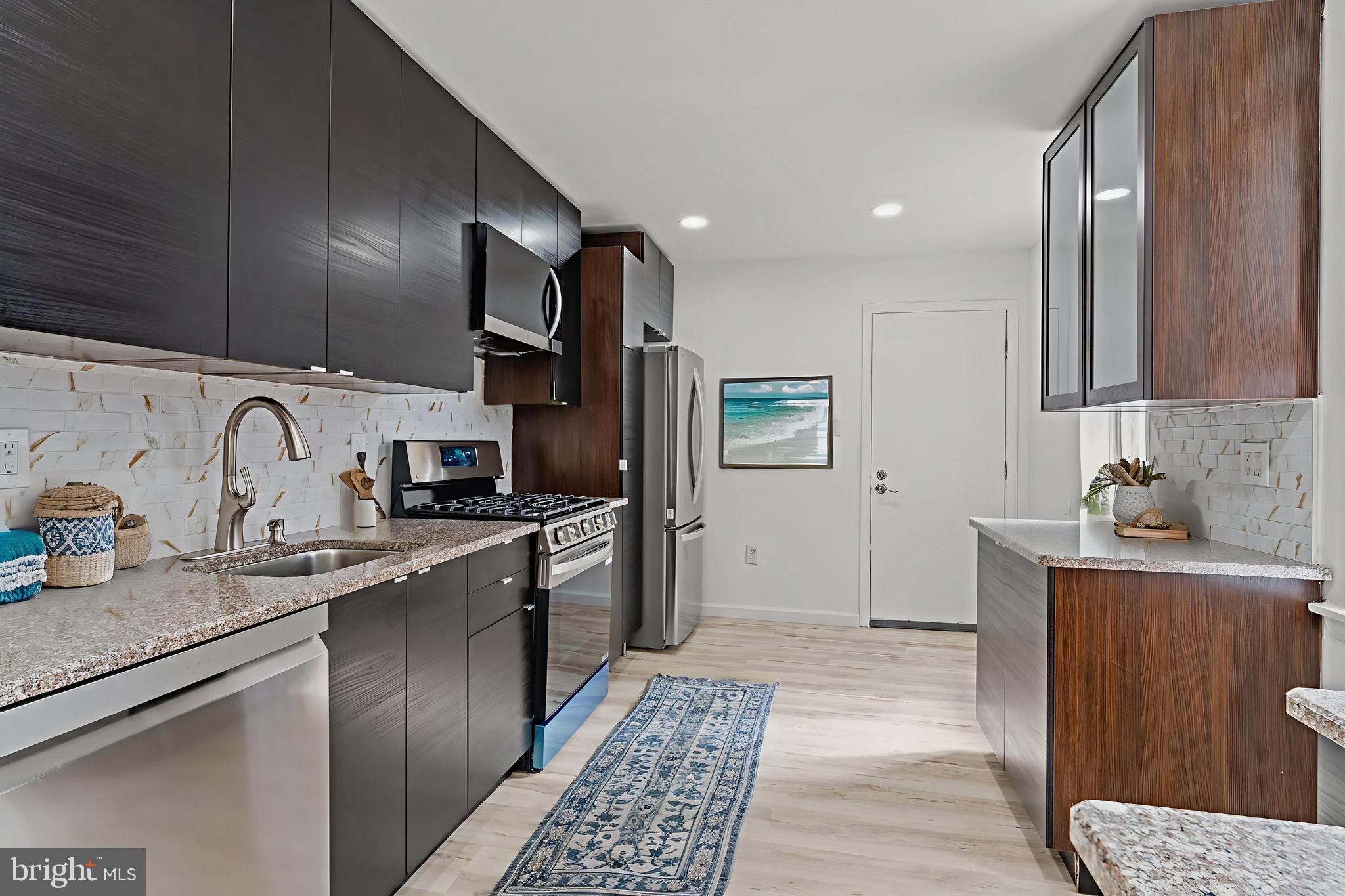 EAST KENSINGTON - Residential