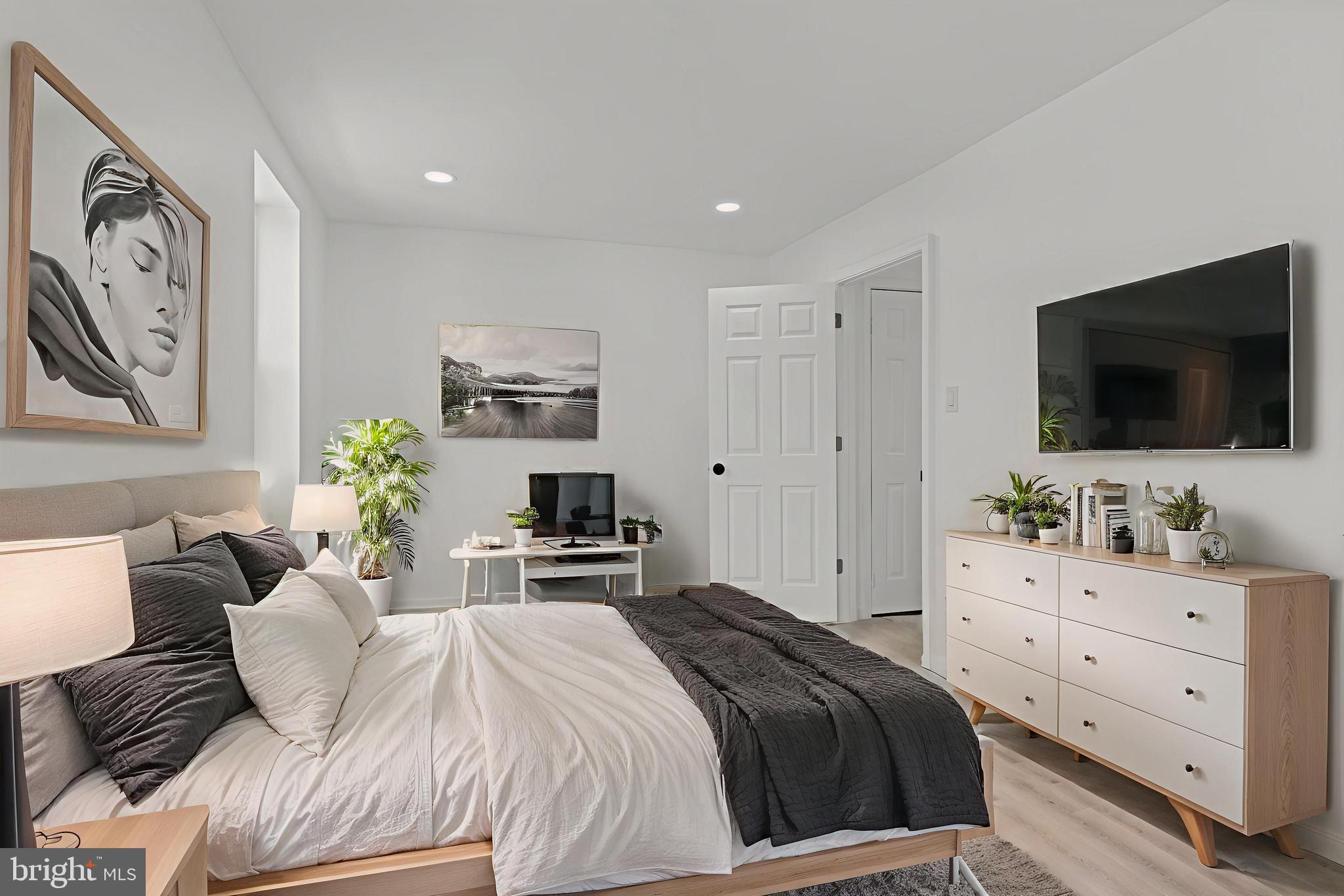 EAST KENSINGTON - Residential