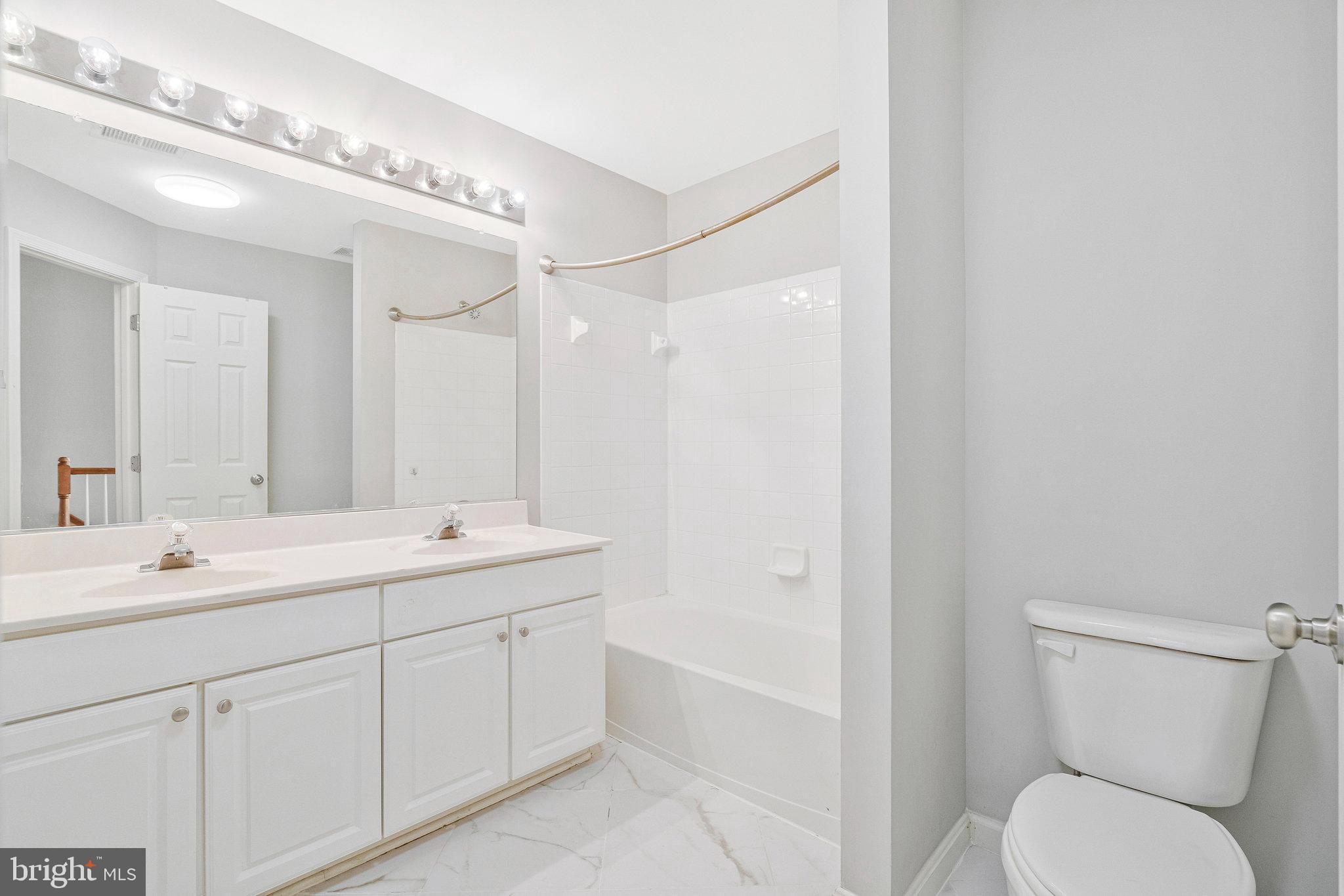 NORTHLAKE - Residential Lease