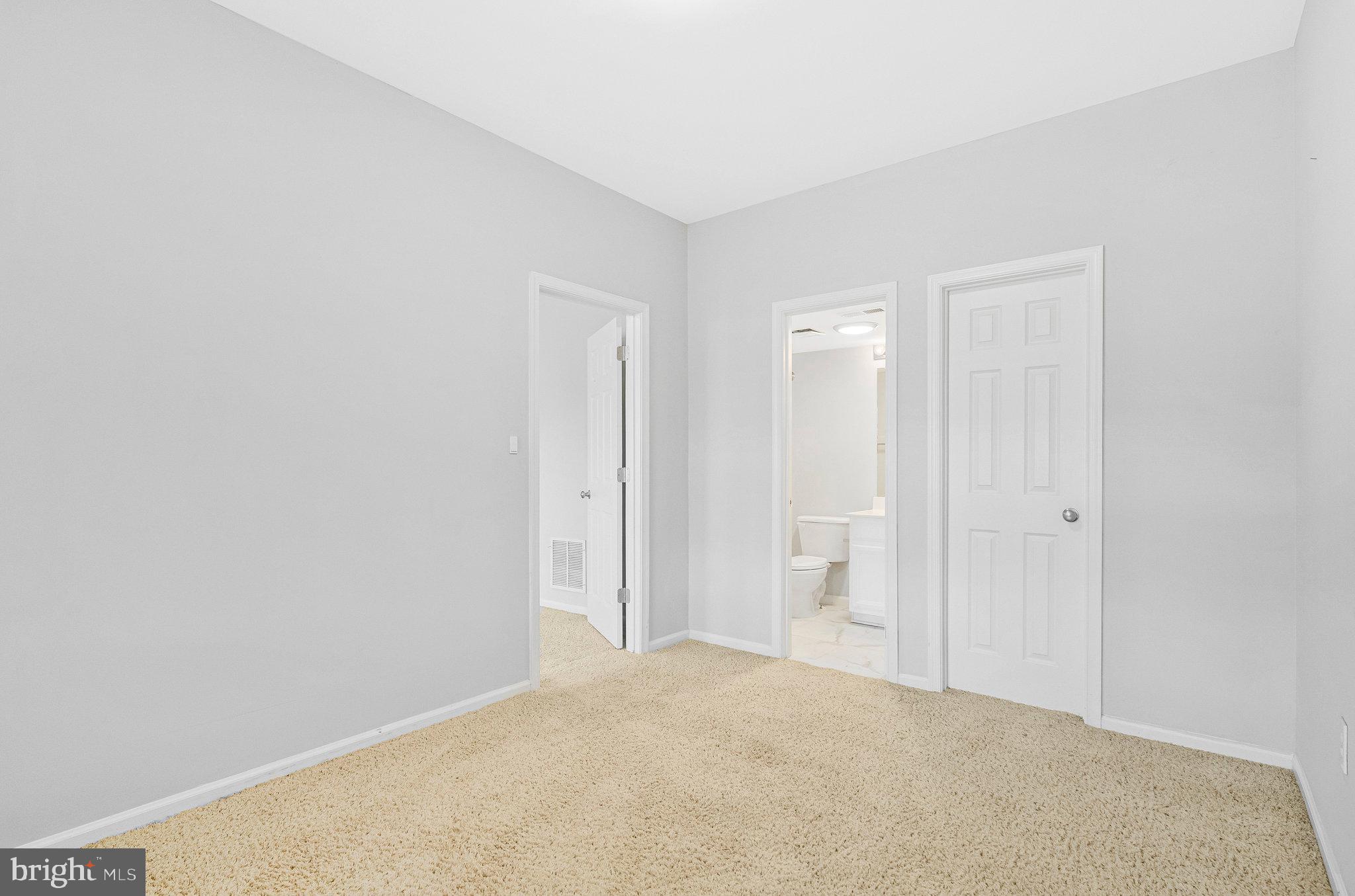 NORTHLAKE - Residential Lease