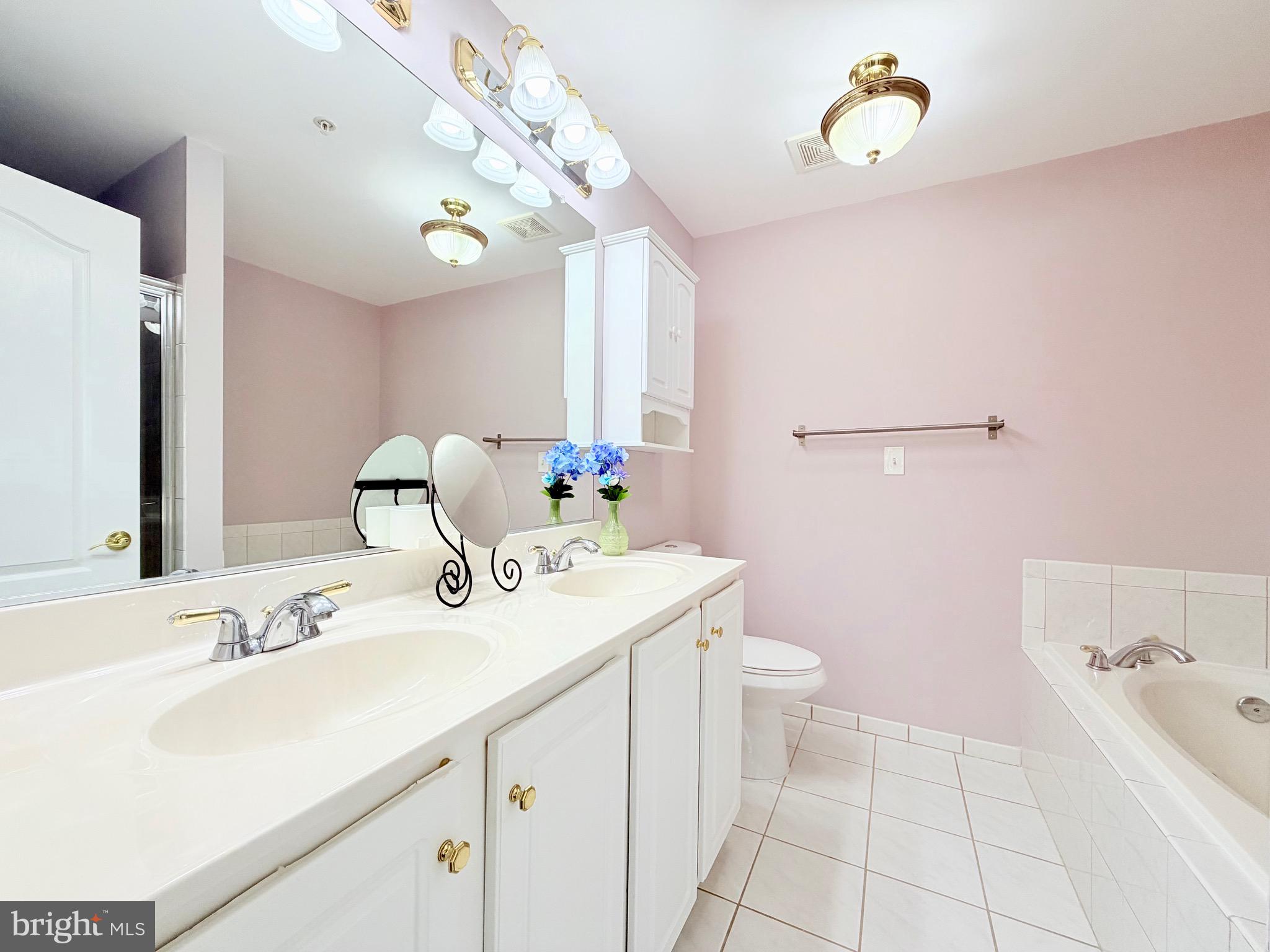 FAIRWAY VILLAS - Residential