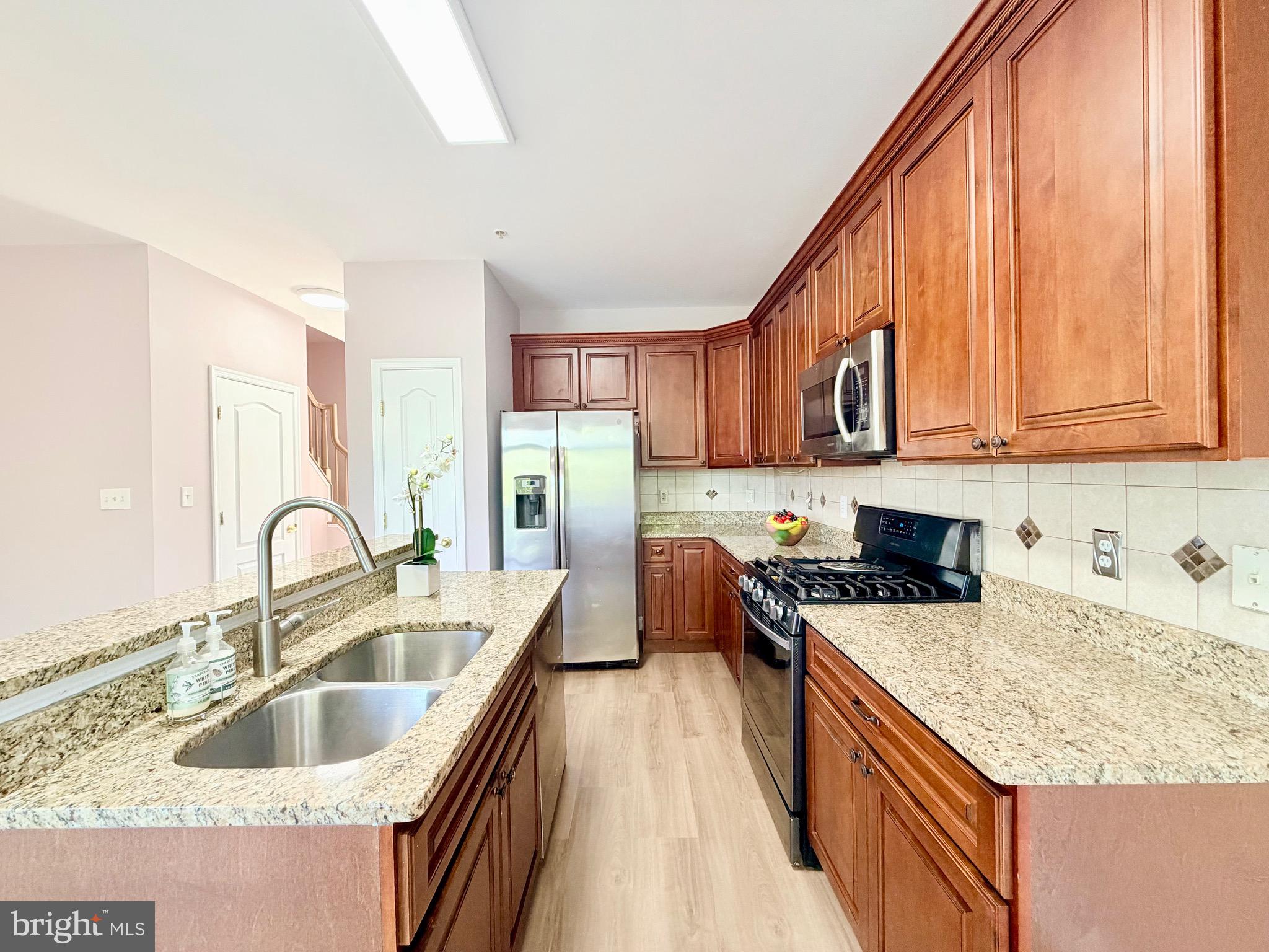 FAIRWAY VILLAS - Residential