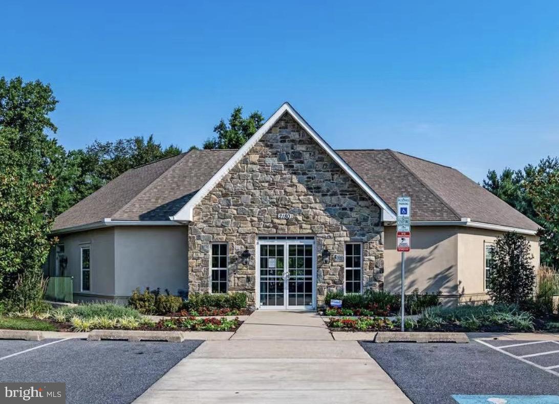 FAIRWAY VILLAS - Residential