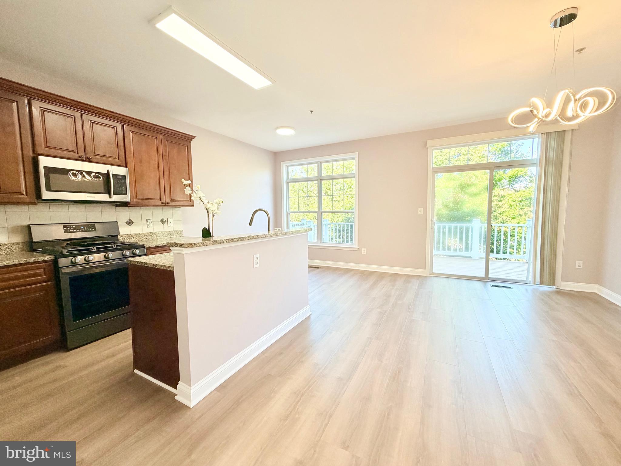 FAIRWAY VILLAS - Residential