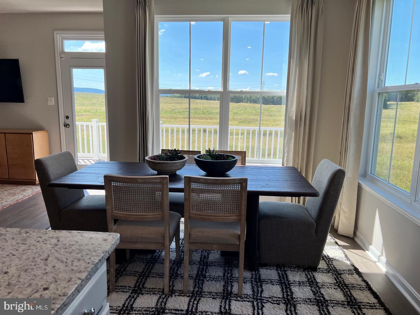 SENSENY VILLAGE - Residential