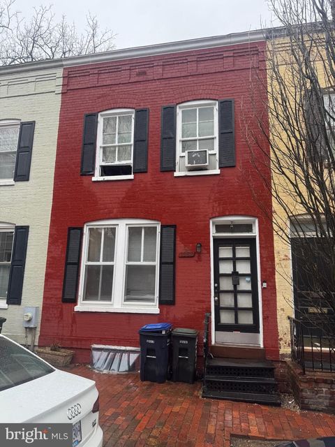 1233 33RD STREET NW WASHINGTON DC 20007