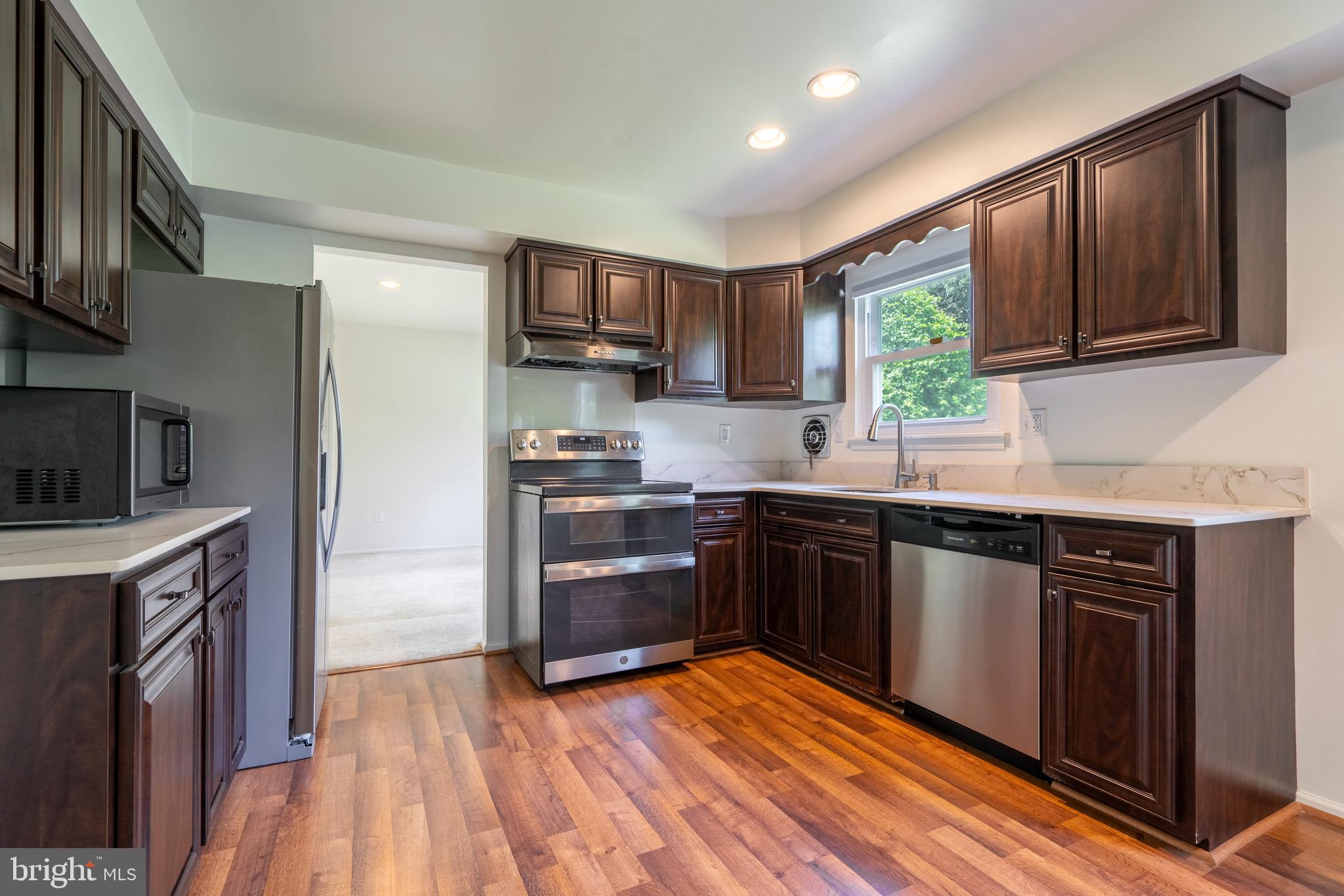 1007 DIXON ROAD