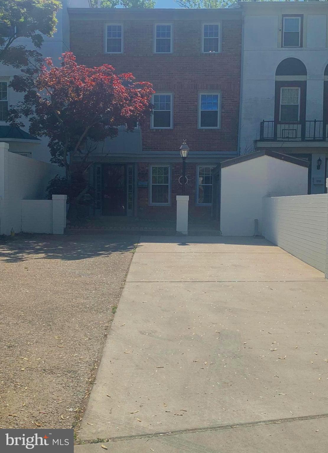 GREENWICH - Residential Lease