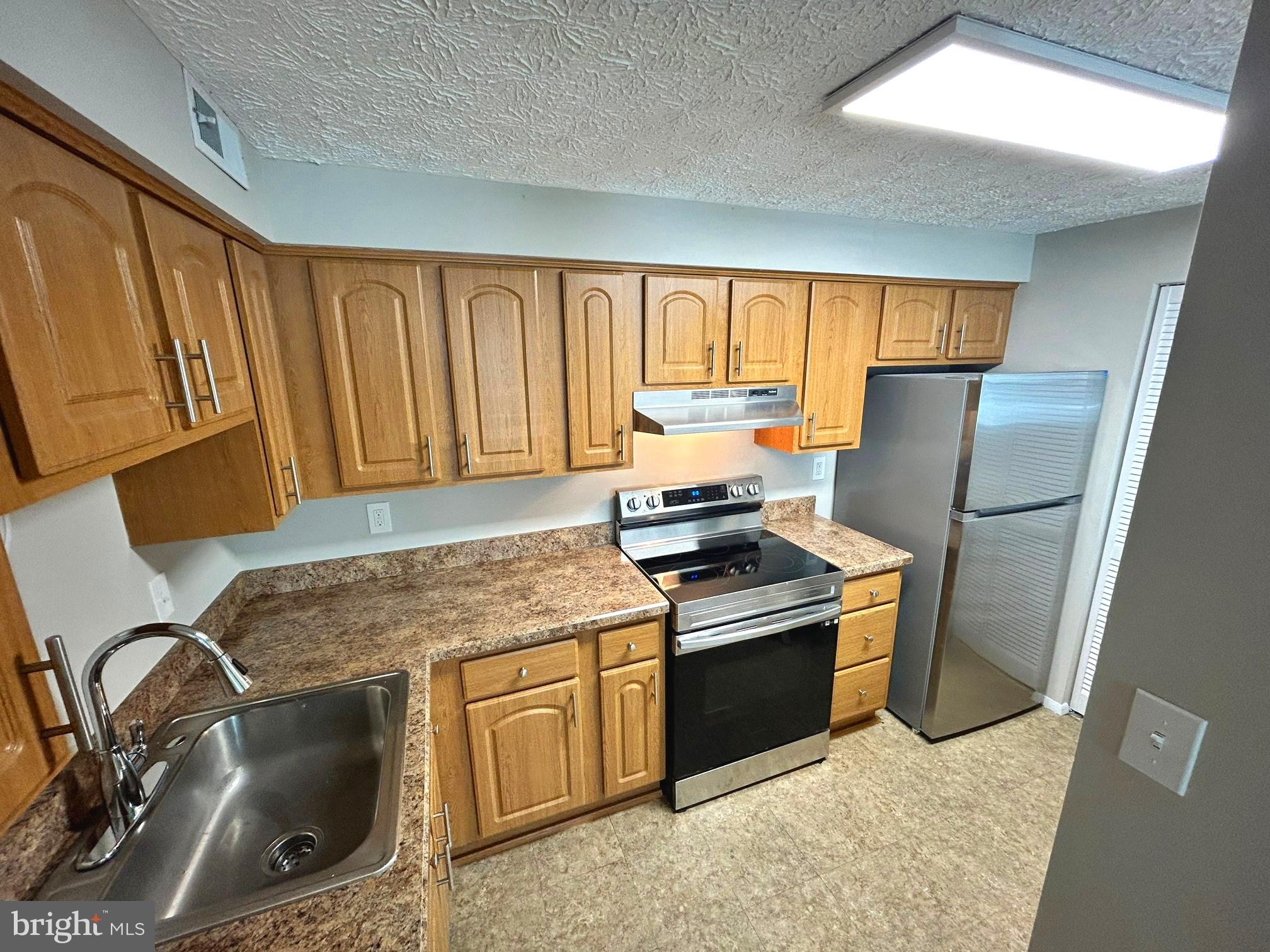 CHESTERFIELD GARDEN CONDOMINIUM - Residential Lease