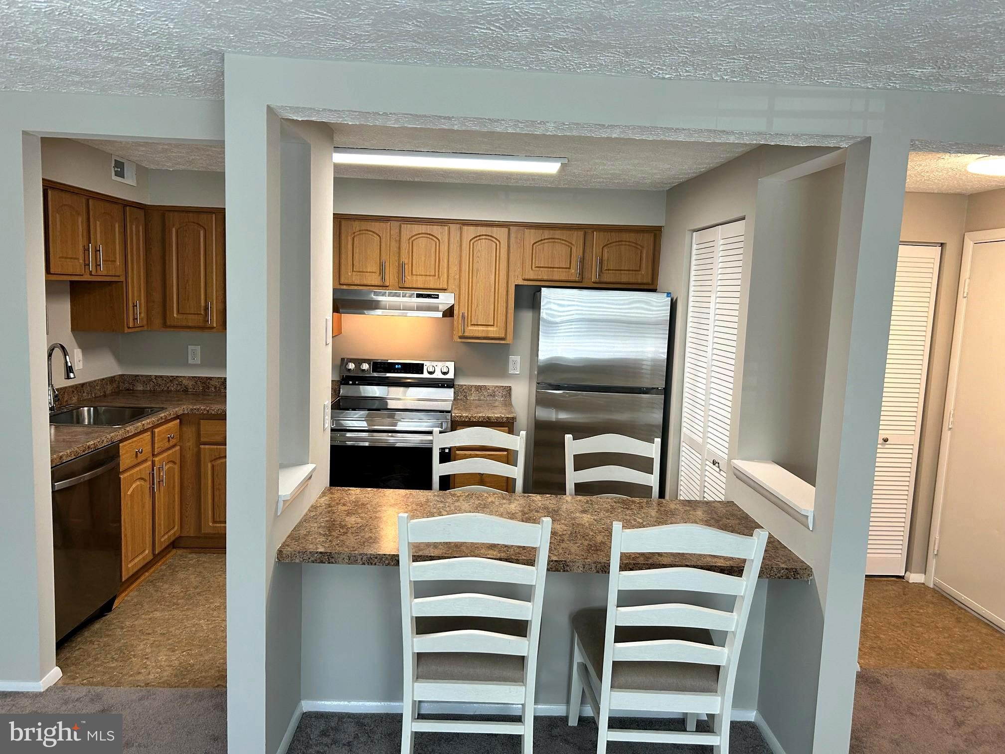 CHESTERFIELD GARDEN CONDOMINIUM - Residential Lease