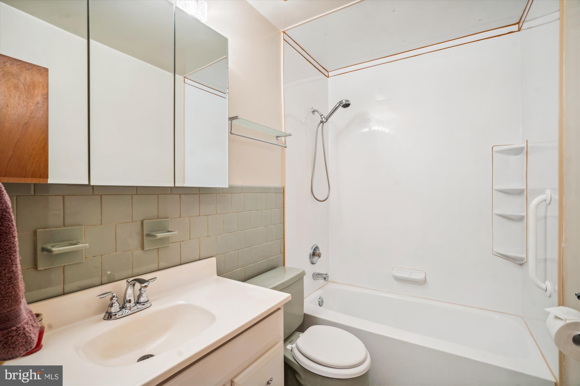 RIVERDALE - Residential