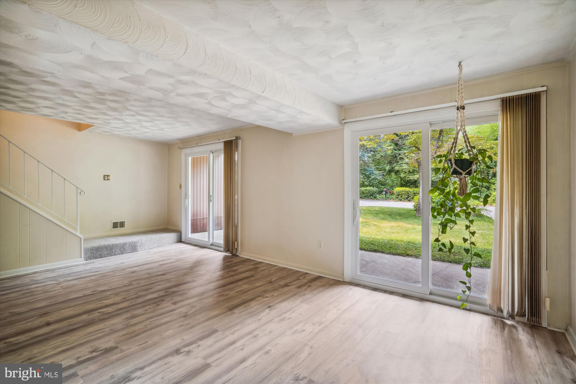 RIVERDALE - Residential