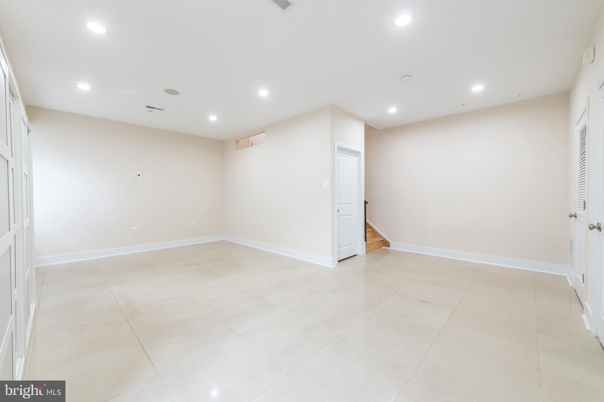 HAWTHORNE - Residential Lease