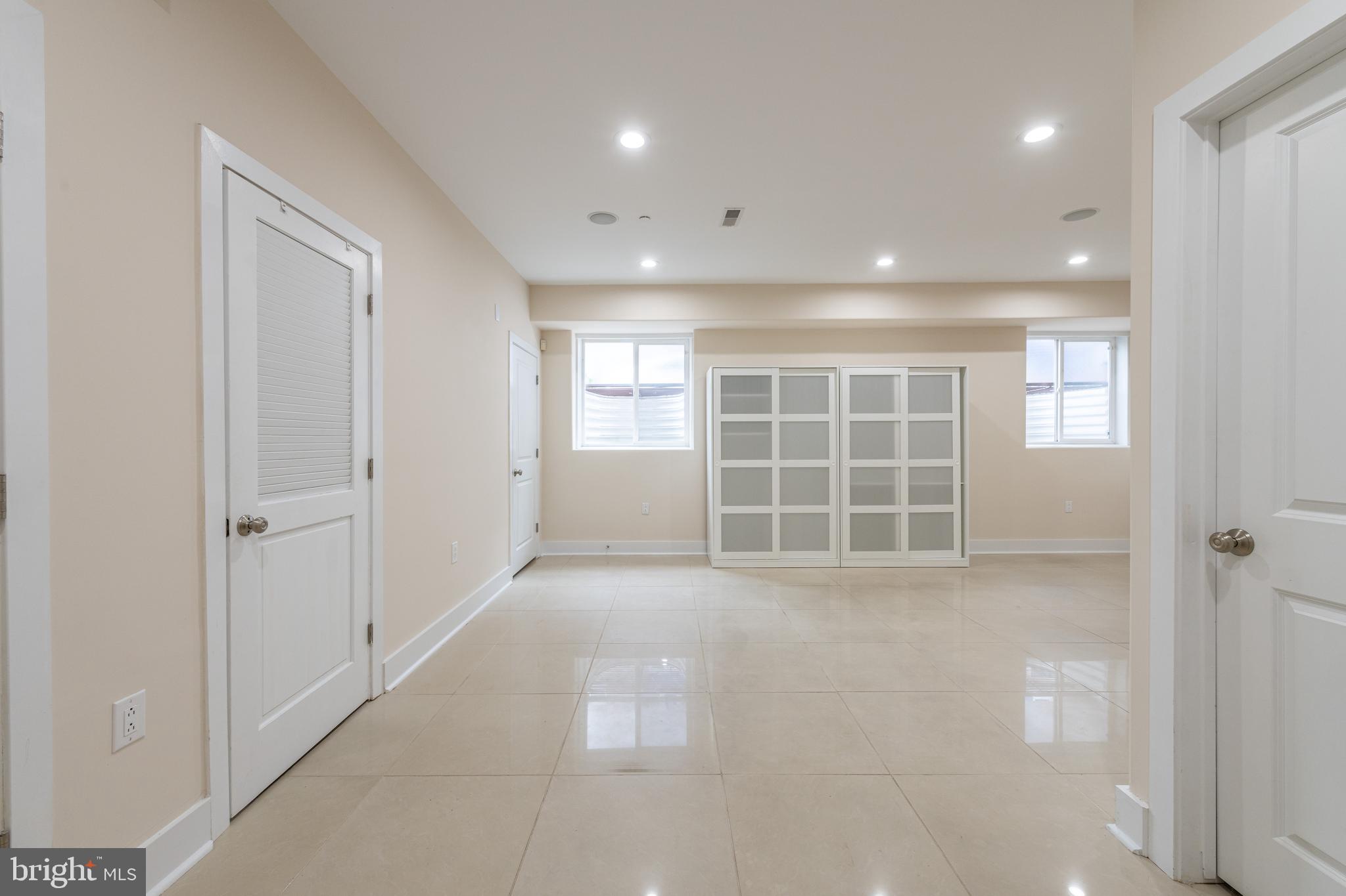 HAWTHORNE - Residential Lease