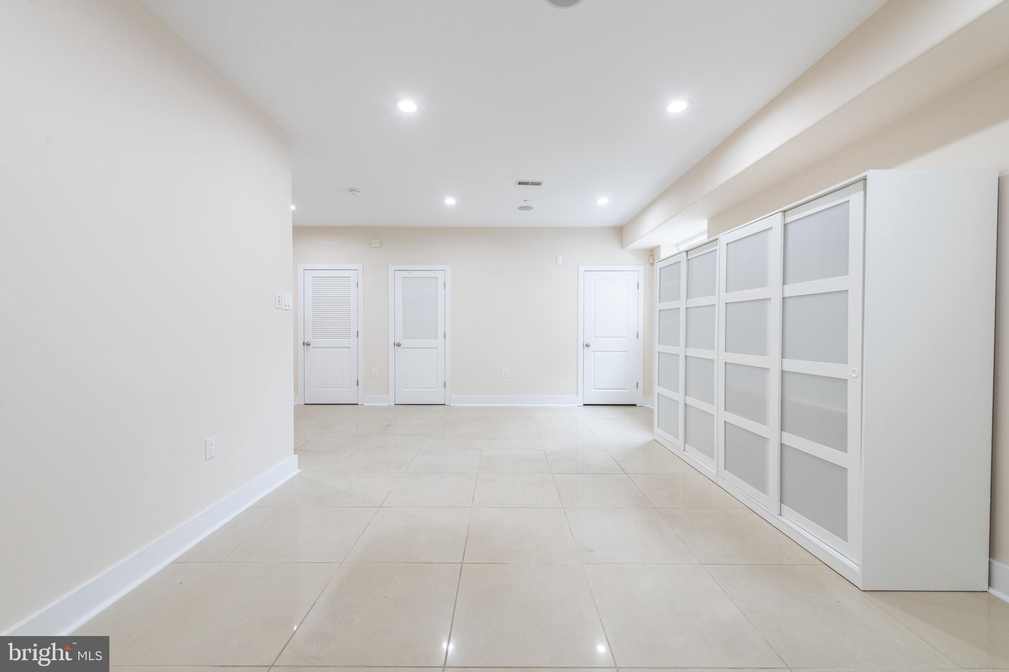 HAWTHORNE - Residential Lease