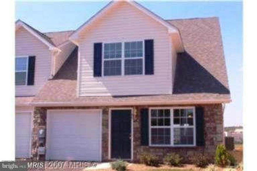 New Construction -24 foot wide TH w/1,850 sq.ft on 2 levels:  3BR, 2.5BA, 1-car garage , moen faucets, GE appliance package, vinyl windows, one year warranty. Spec Homes available  local builder. Email for more information. Floor plans are in documents section of Matrix.