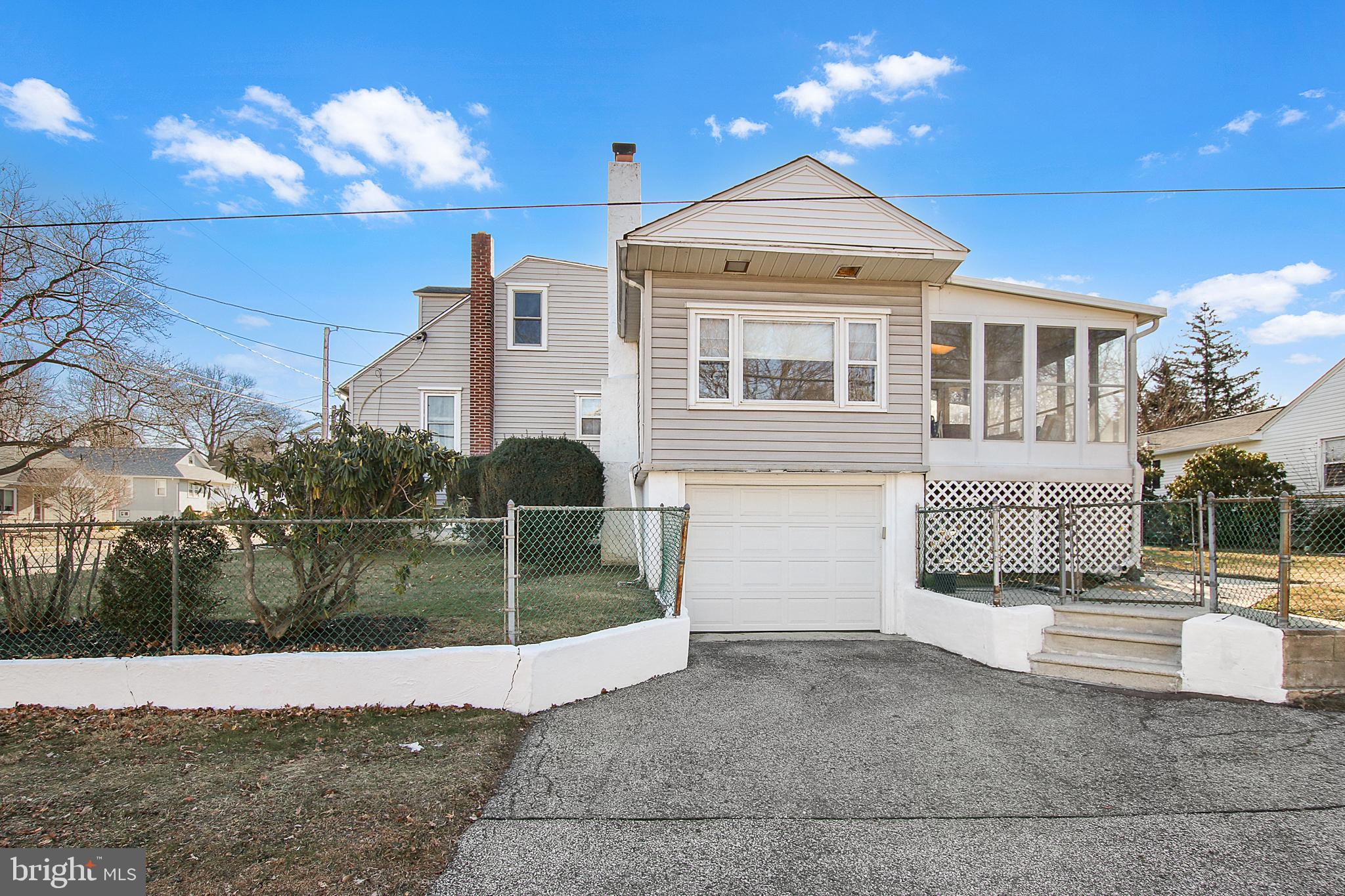 102 S POPLAR AVENUE