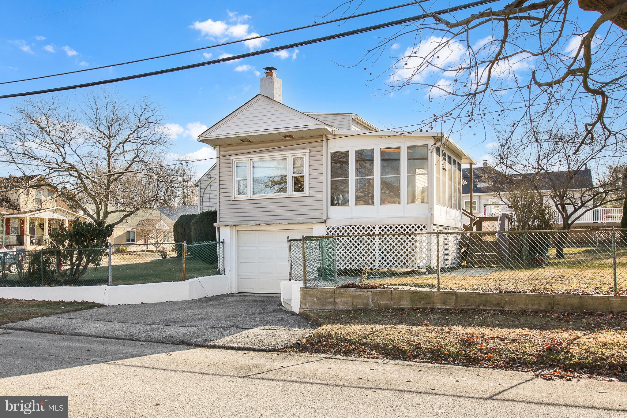 102 S POPLAR AVENUE