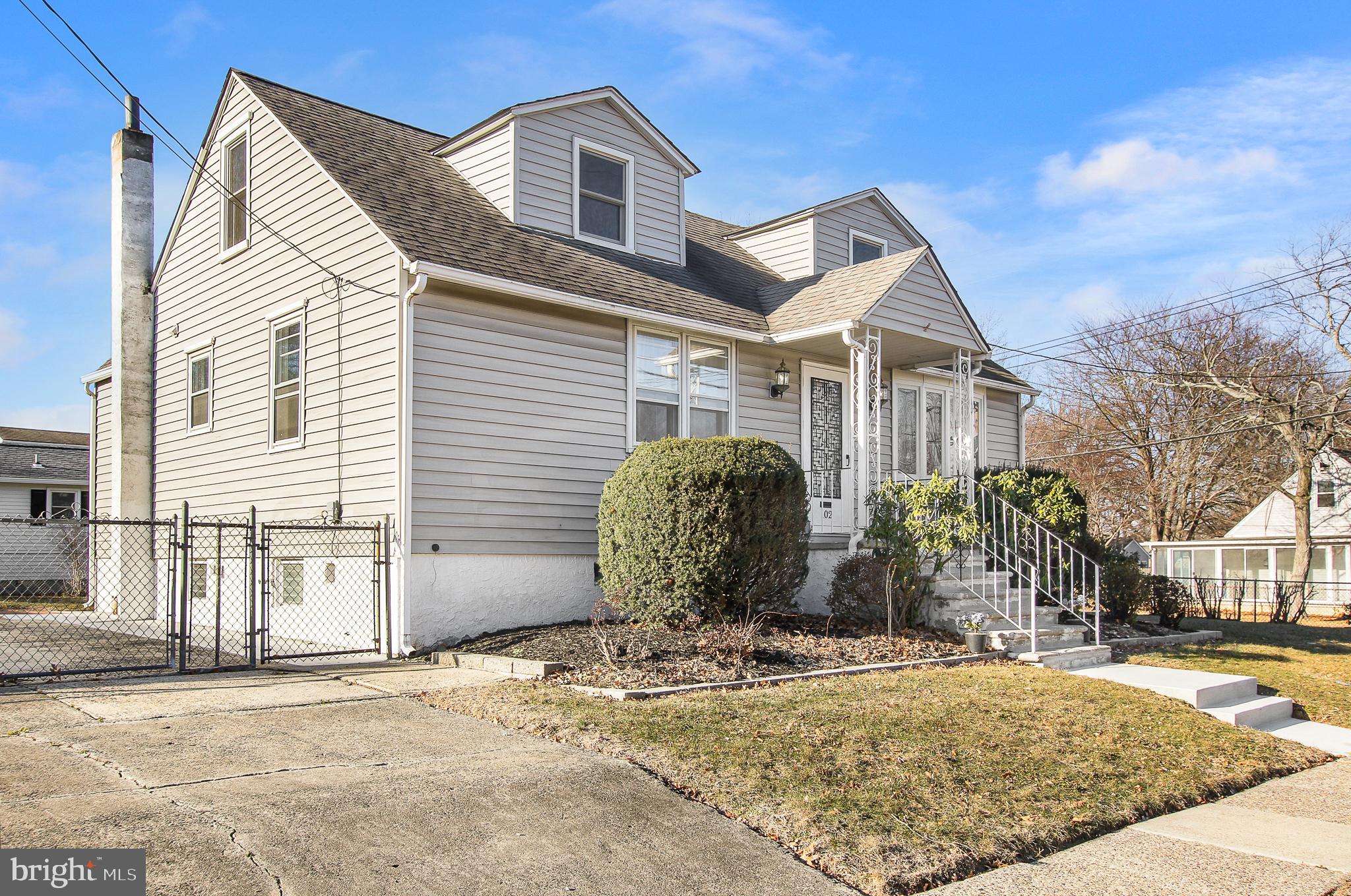 102 S POPLAR AVENUE
