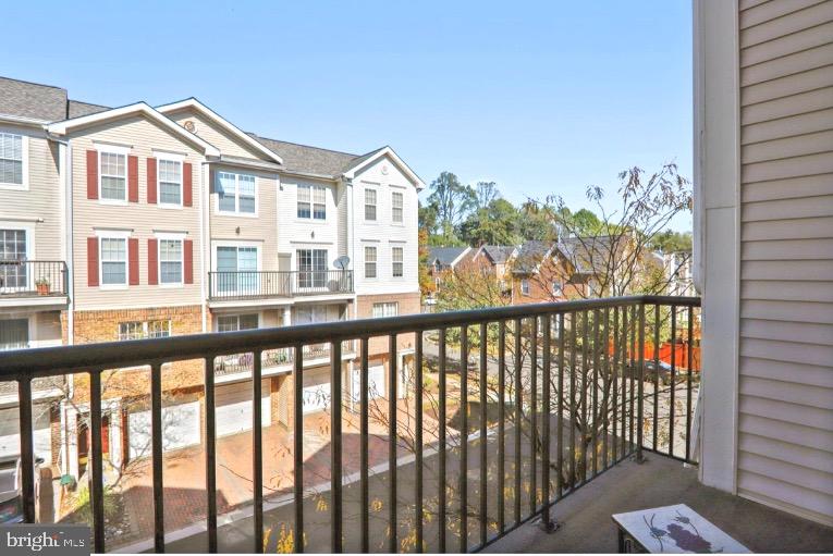 WOODVIEW VILLAGE WEST - Residential Lease