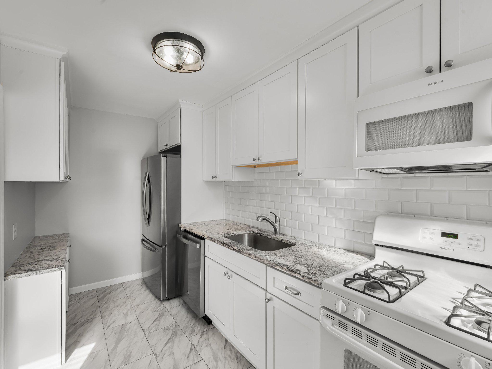 GUILFORD MANOR - Residential