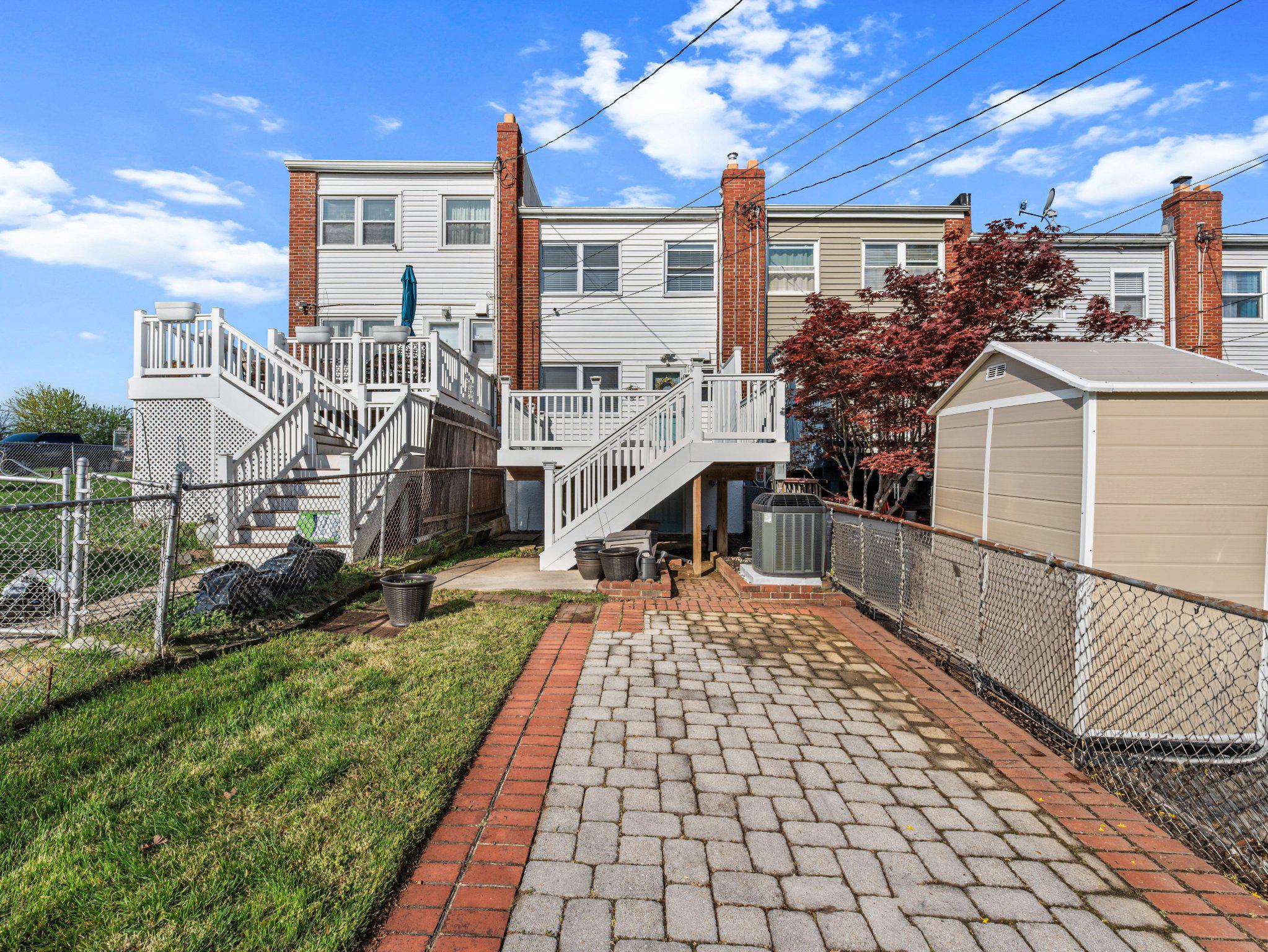 GUILFORD MANOR - Residential