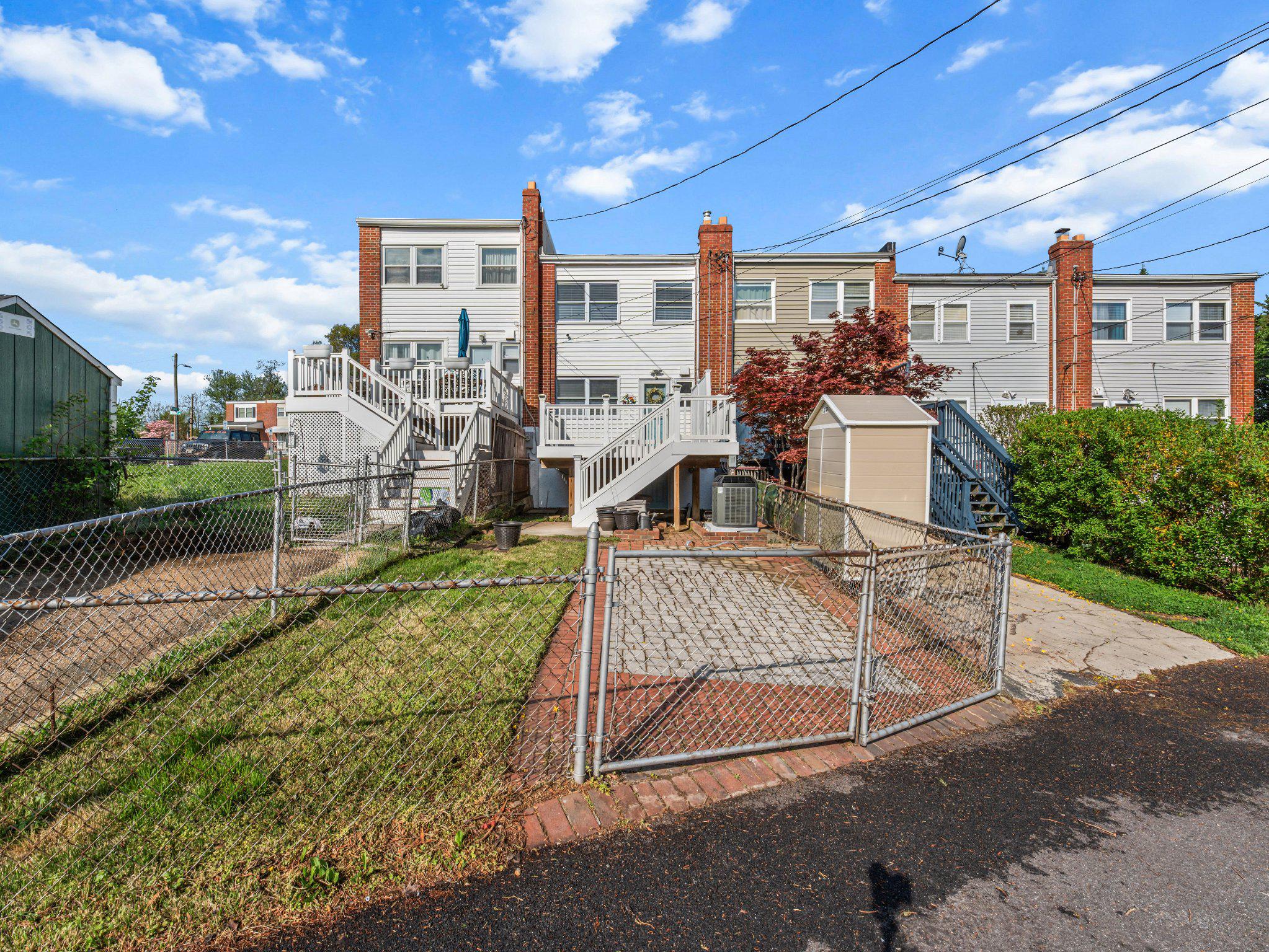 GUILFORD MANOR - Residential