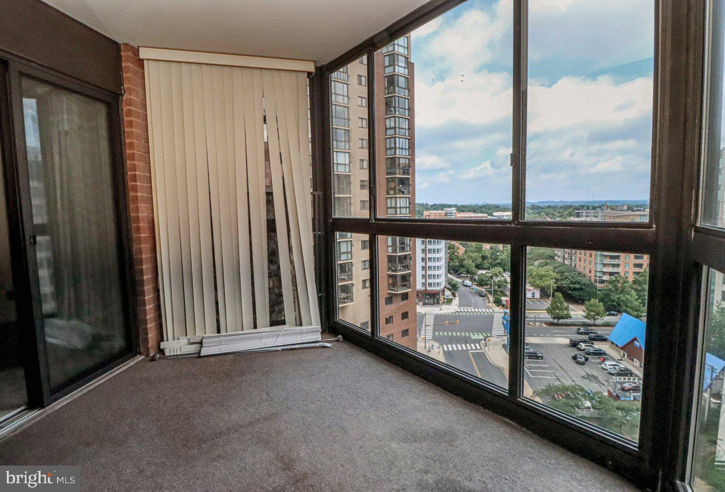 900 N STAFFORD 1408