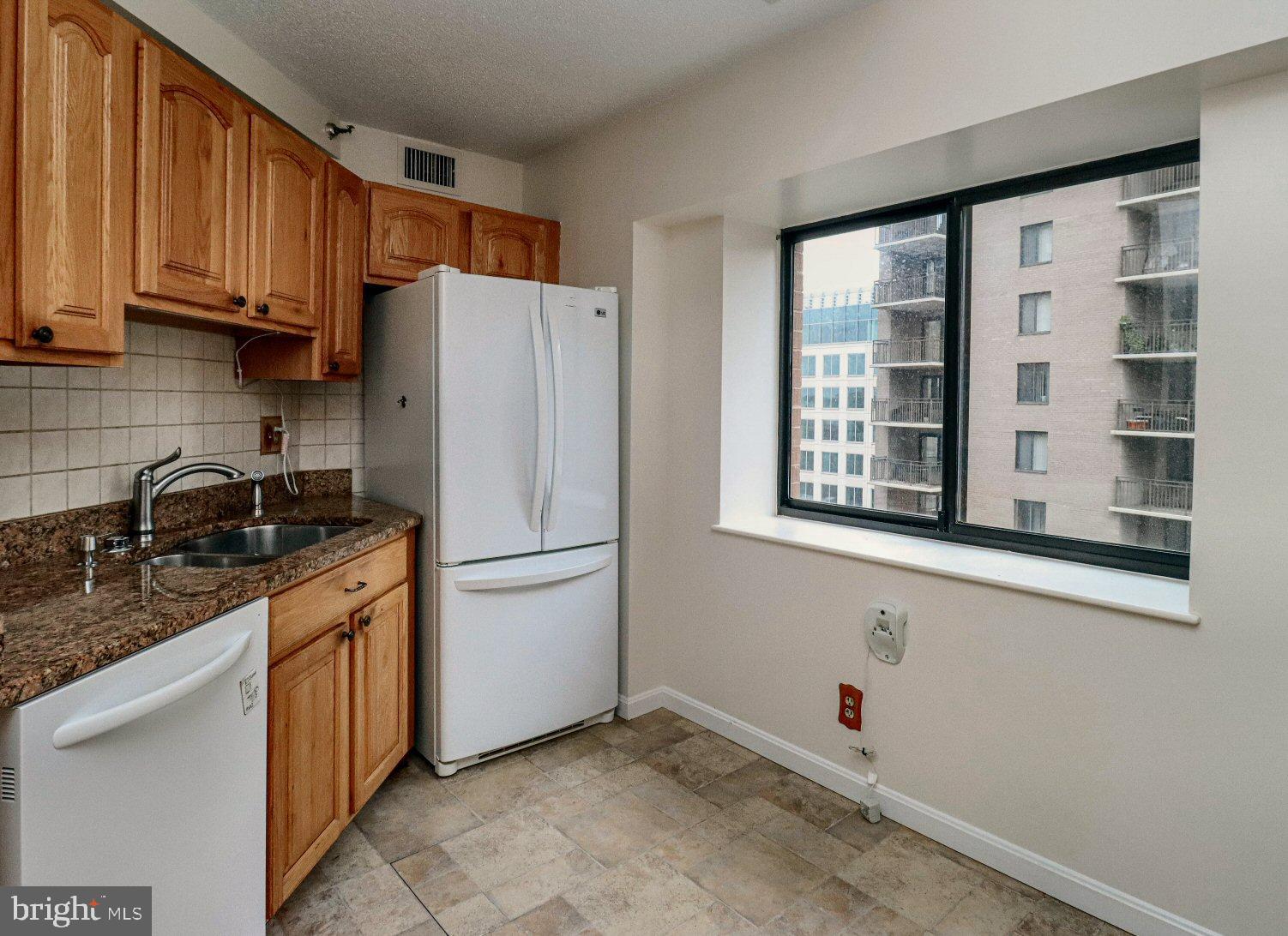 900 N STAFFORD 1408