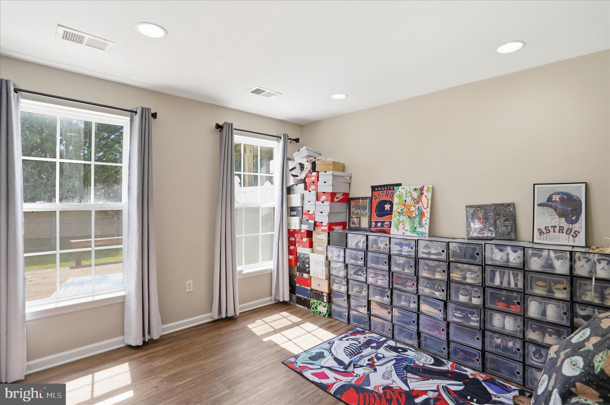 ENCLAVE - Residential