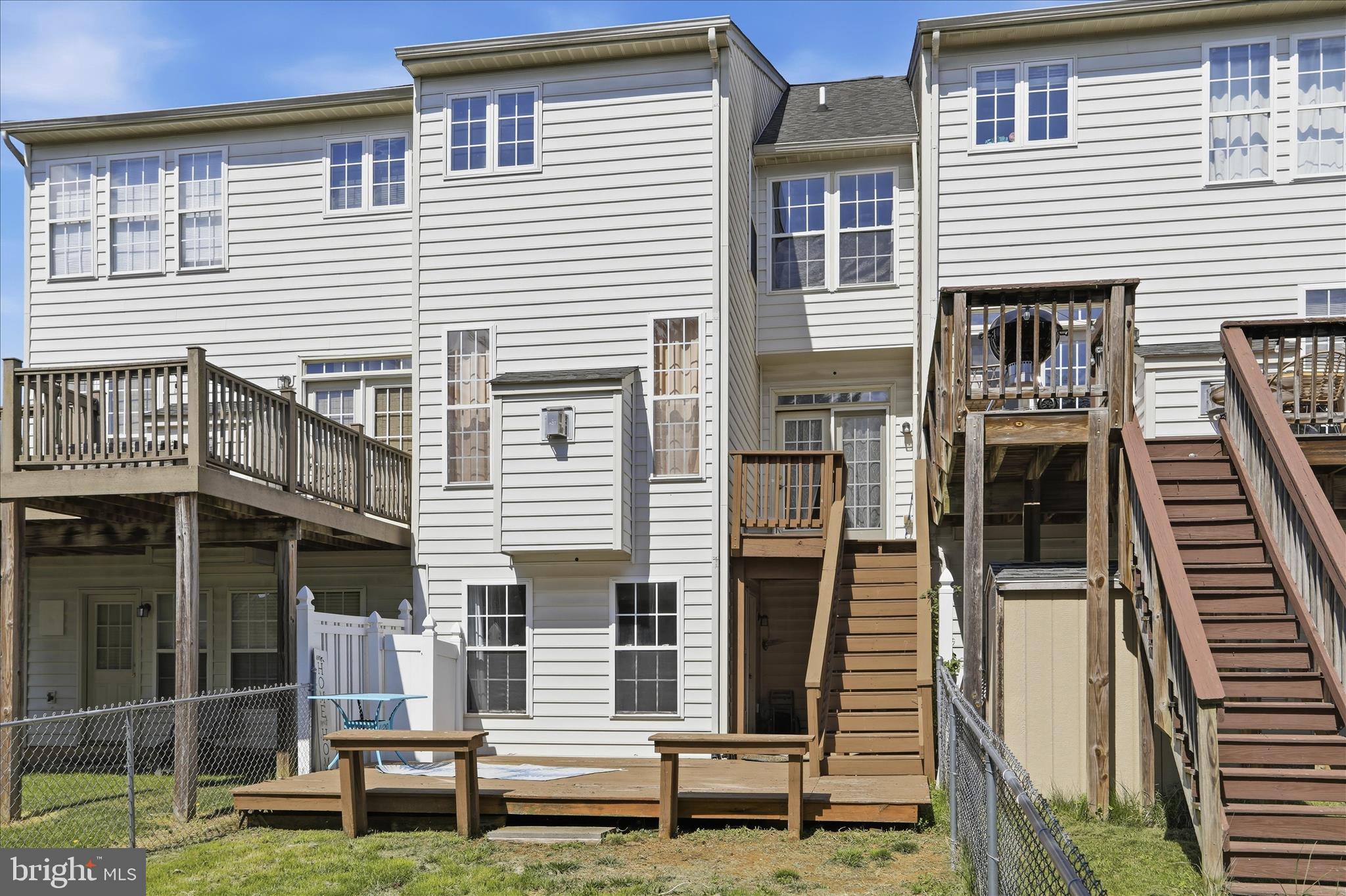 ENCLAVE - Residential