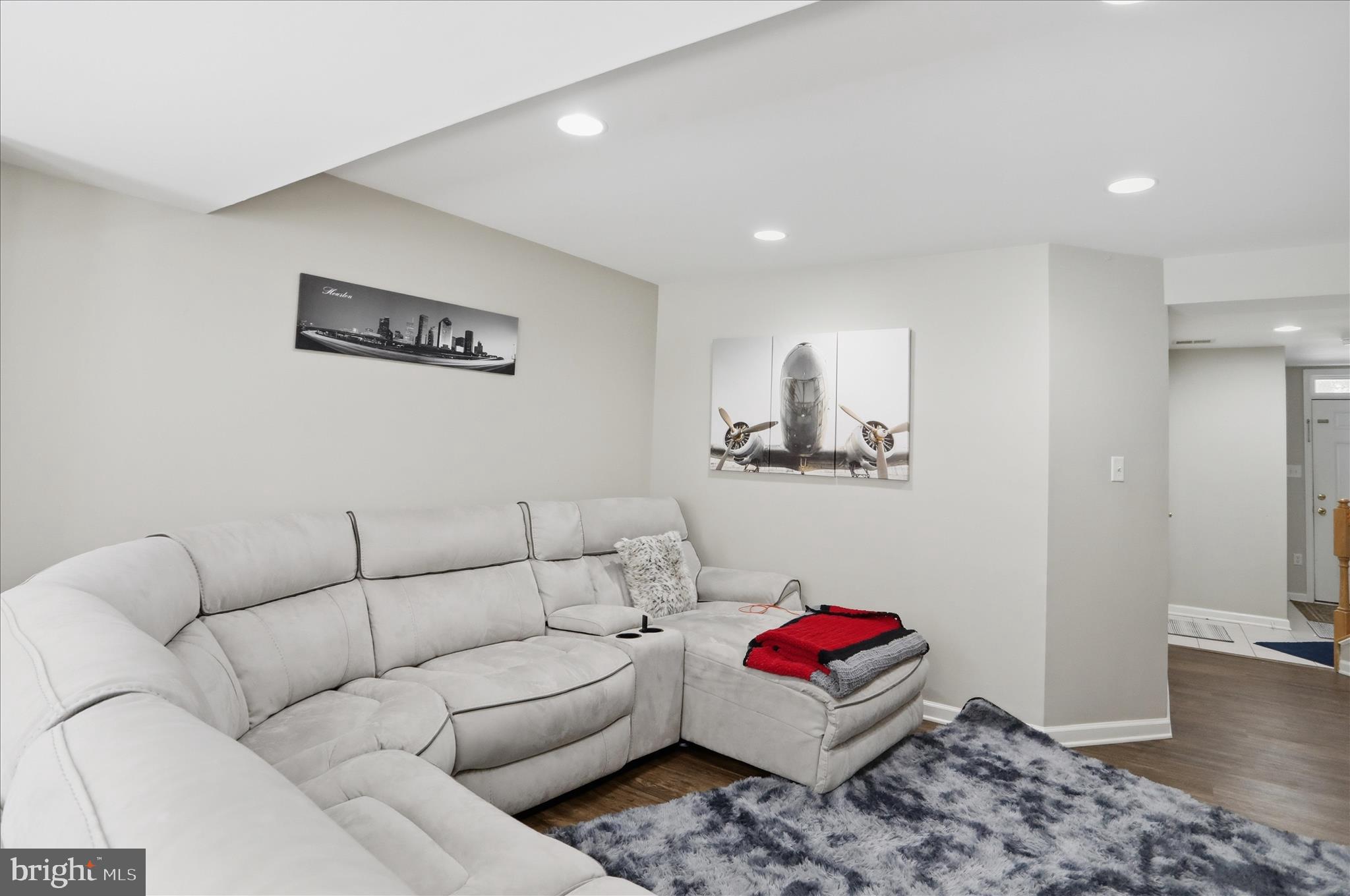 ENCLAVE - Residential