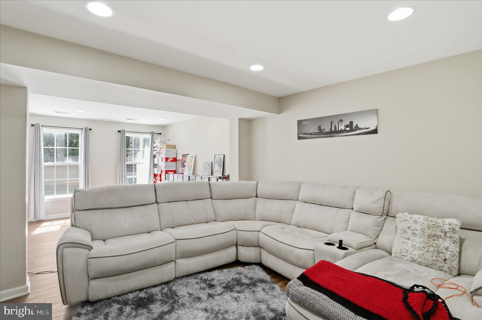 ENCLAVE - Residential