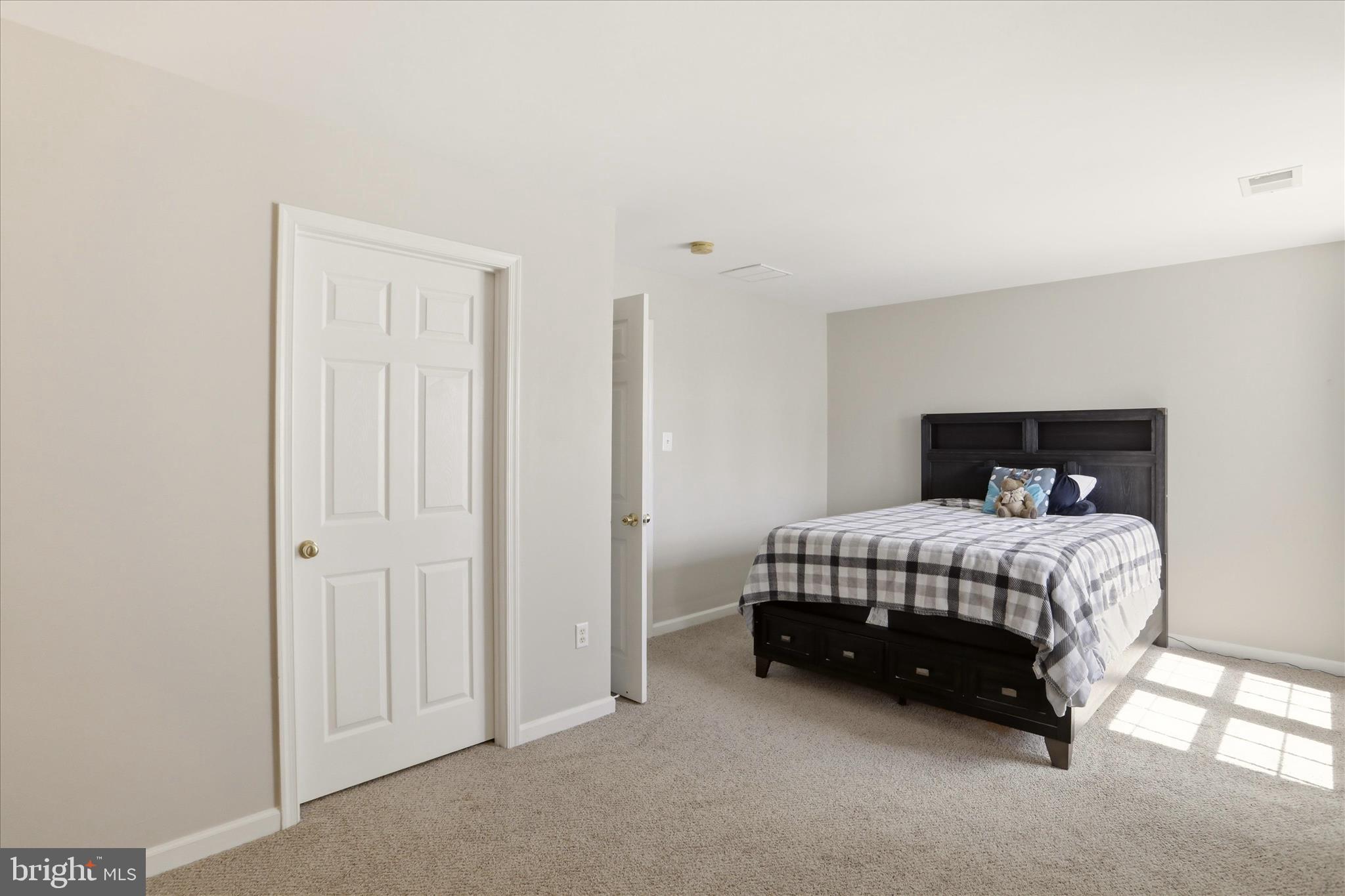 ENCLAVE - Residential