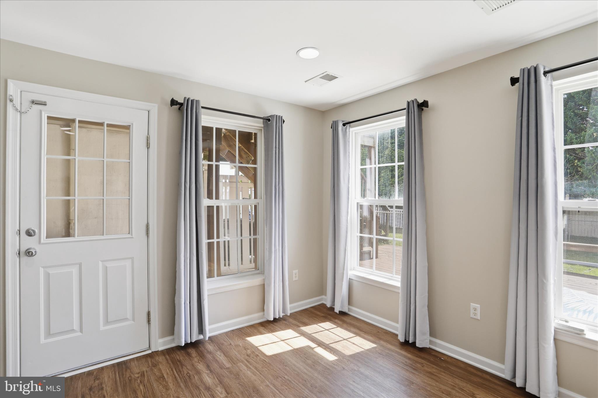 ENCLAVE - Residential