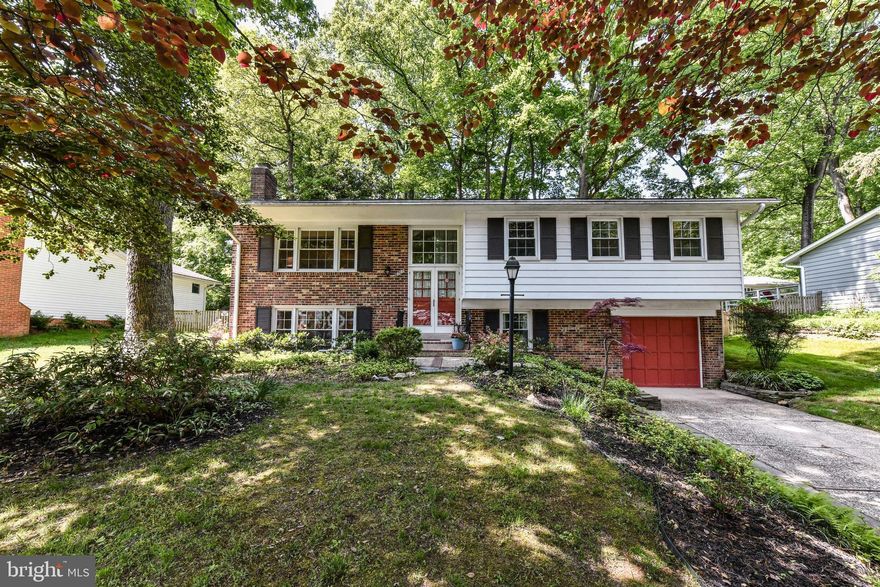 Updated 4BR, 2.5BA Split in sought-after Tysons Green community of Vienna*Great curb appeal greets you as you enter into split foyer with upper level featuring hardwood floors, recessed lighting & neutral paint tones*Bright & Open living room with ample sunlight & ceiling fan lead to dining room with sliding glass doors to back deck*Kitchen updated with granite counters, ample white cabinetry, stainless steel appliances & bay window bumpout with patio door leading to deck*Three nicely sized bedrooms with 2 full, updated bathrooms also featured on this level*Lower level features fourth bedroom + half bath, large rec room with brick hearth, decorative-only fireplace & laundry room + utility sink & storage*Fantastic deck steps down to patio & large, level, landscaped backyard*Walk to Tysons/Metro Within minutes to the Spring Hill and Greensboro stops, Wolf Trap outdoor concert venue, both Tyson's Corner malls, the Boro, downtown Vienna, shopping & dining*Close to elementary school*Easy access to Rt 495, Rt 66, Rt 123 & Rt 7*LAWNCARE INCLUDED IN RENT*

*Available for lease 7.1.23*