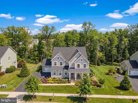 Property photo of 41263 Chatham Green Circle, Aldie, VA 20105