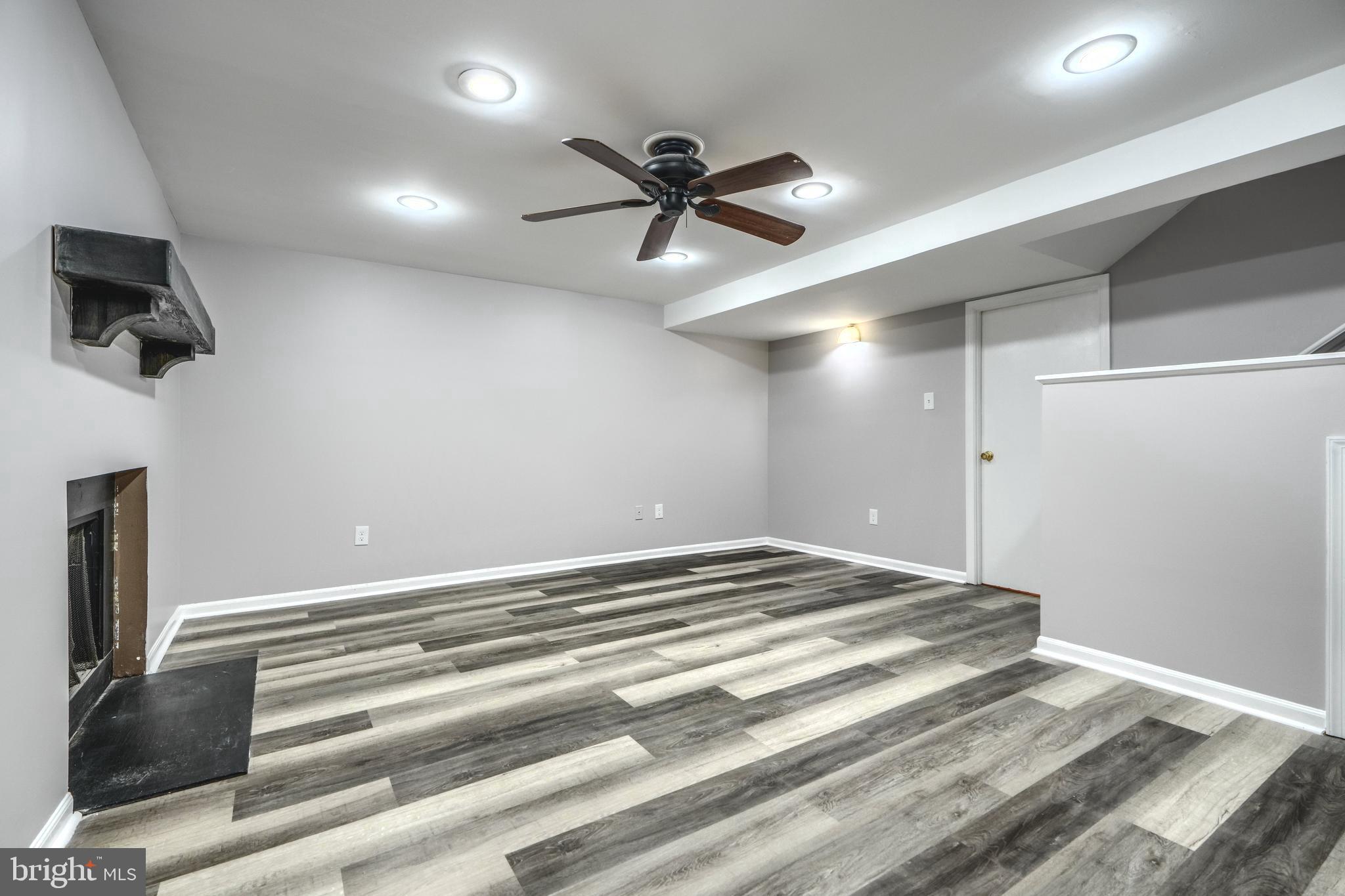KINGS COURT - Residential Lease