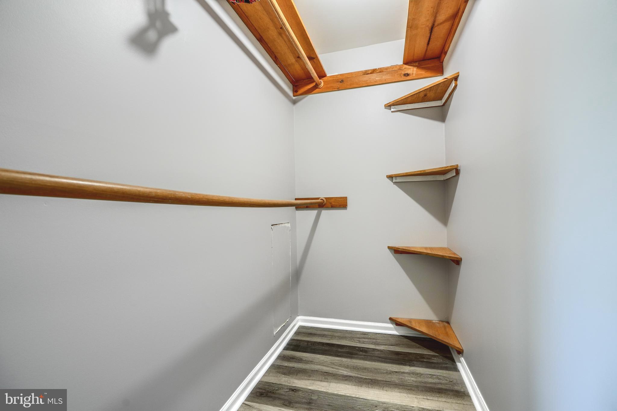KINGS COURT - Residential Lease