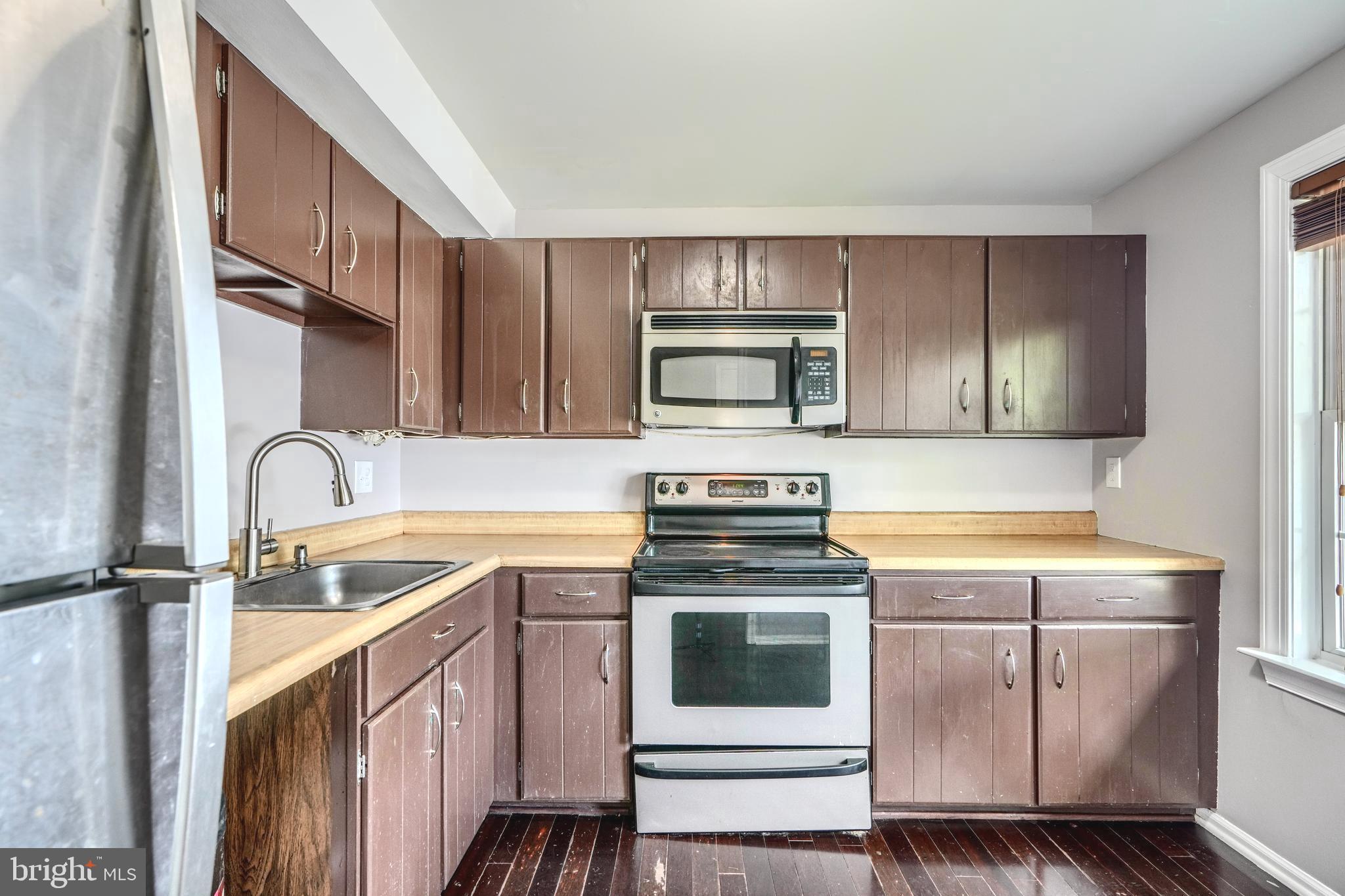 KINGS COURT - Residential Lease