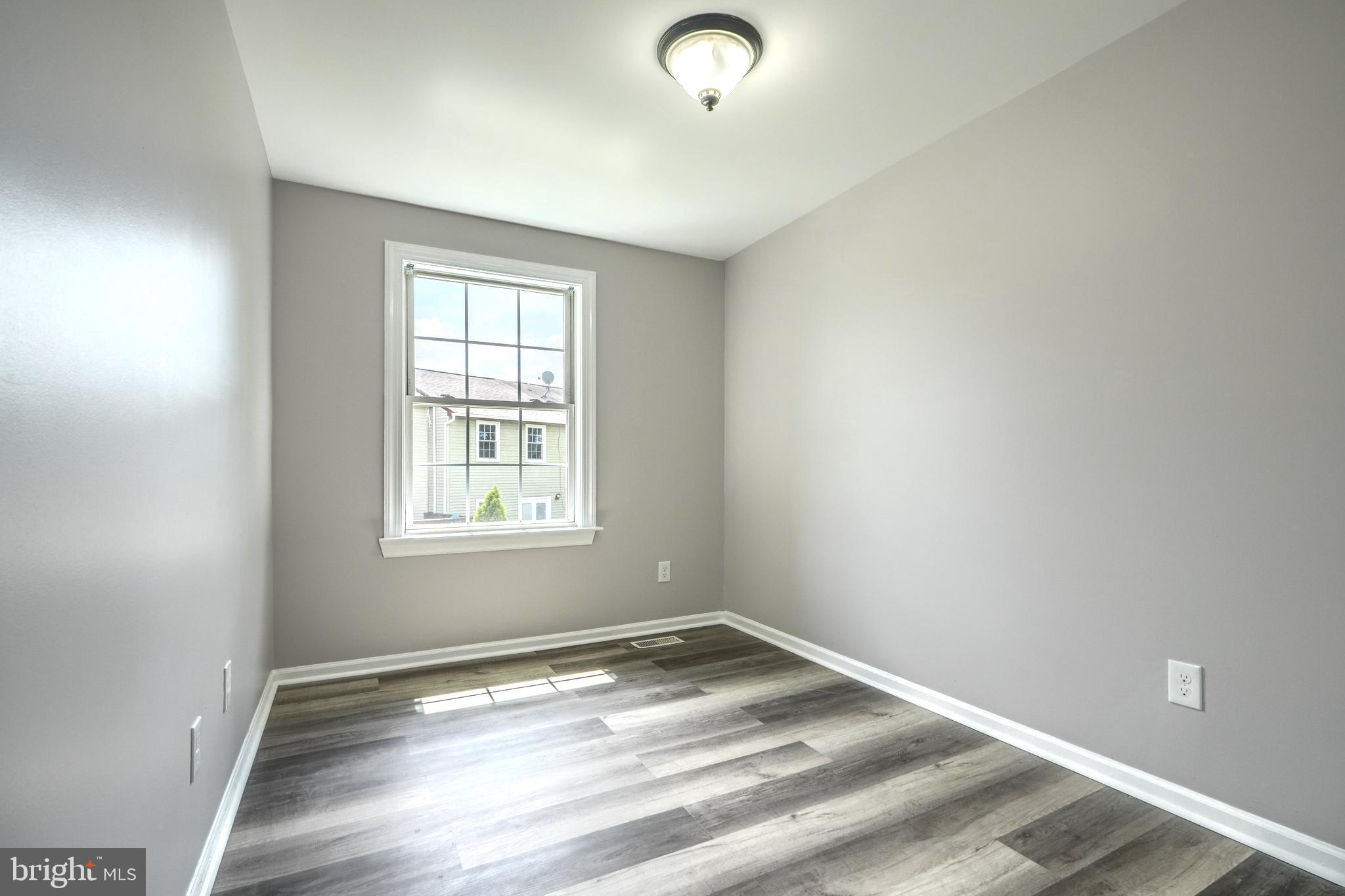KINGS COURT - Residential Lease