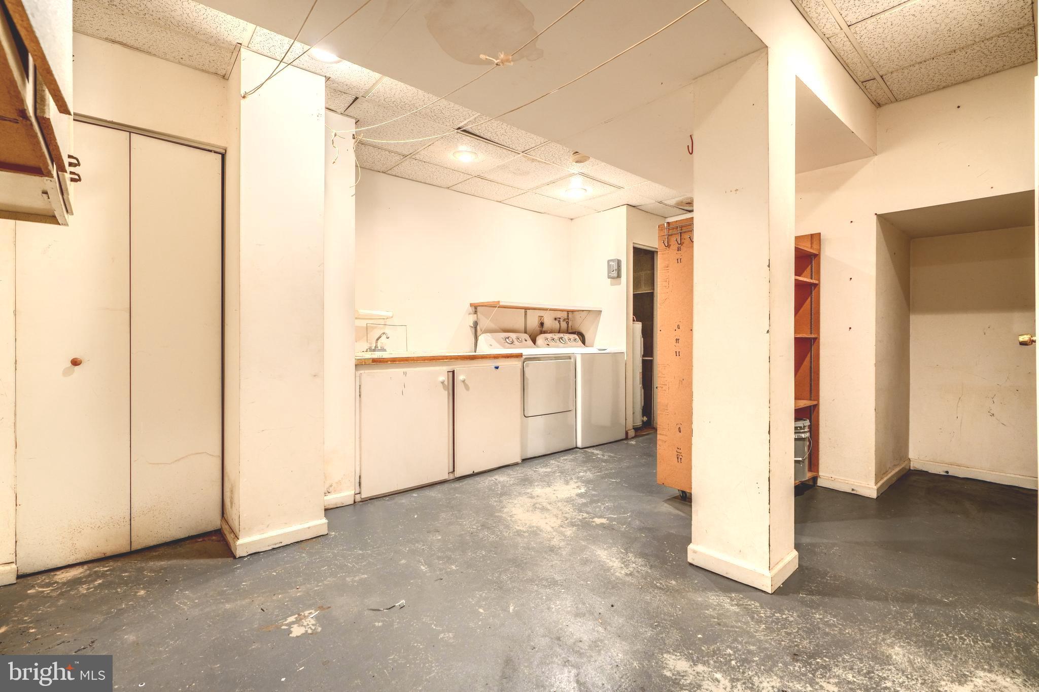 KINGS COURT - Residential Lease