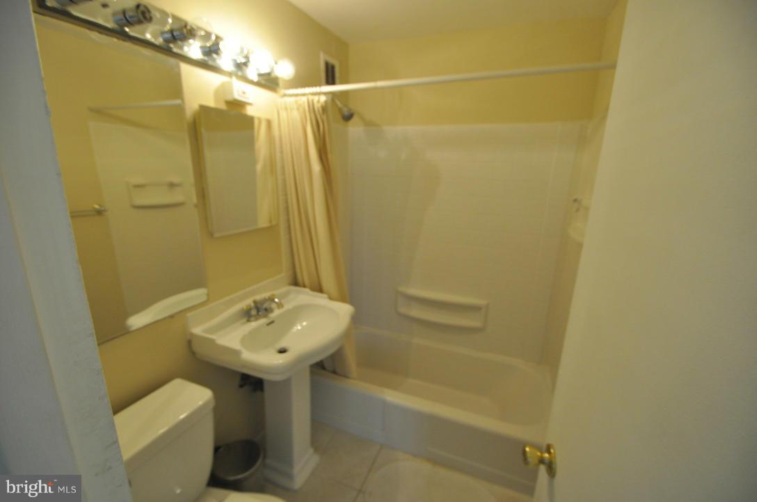 RIVER PLACE - Residential Lease