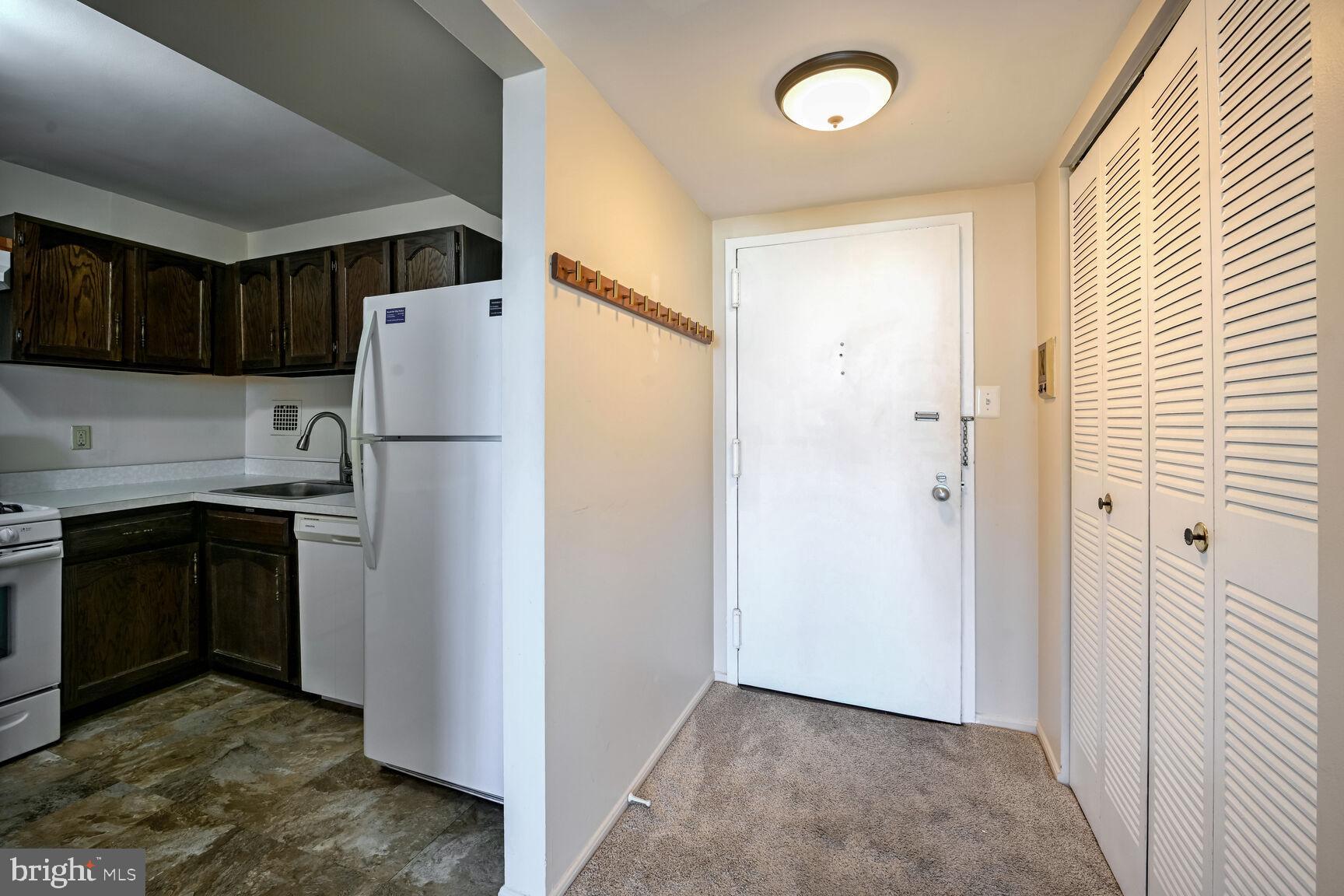 AMERICANA CENTRE - Residential Lease