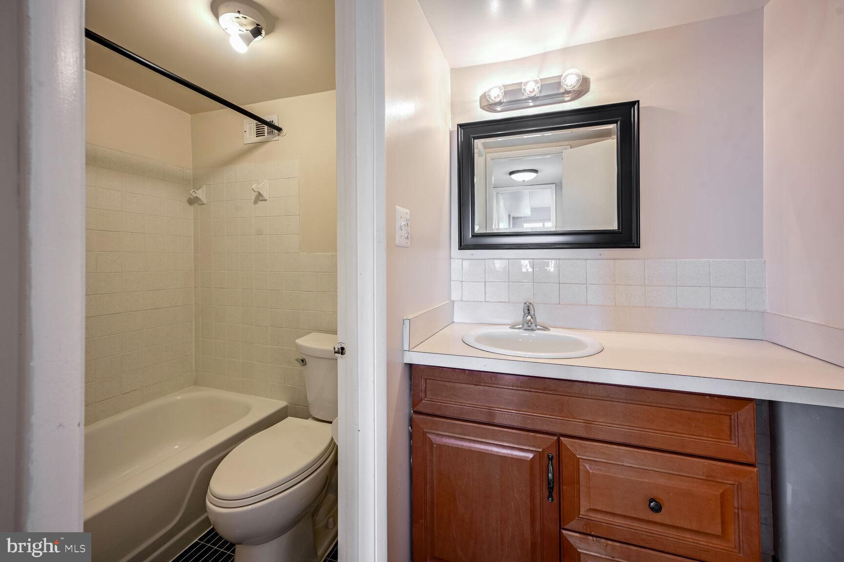 AMERICANA CENTRE - Residential Lease